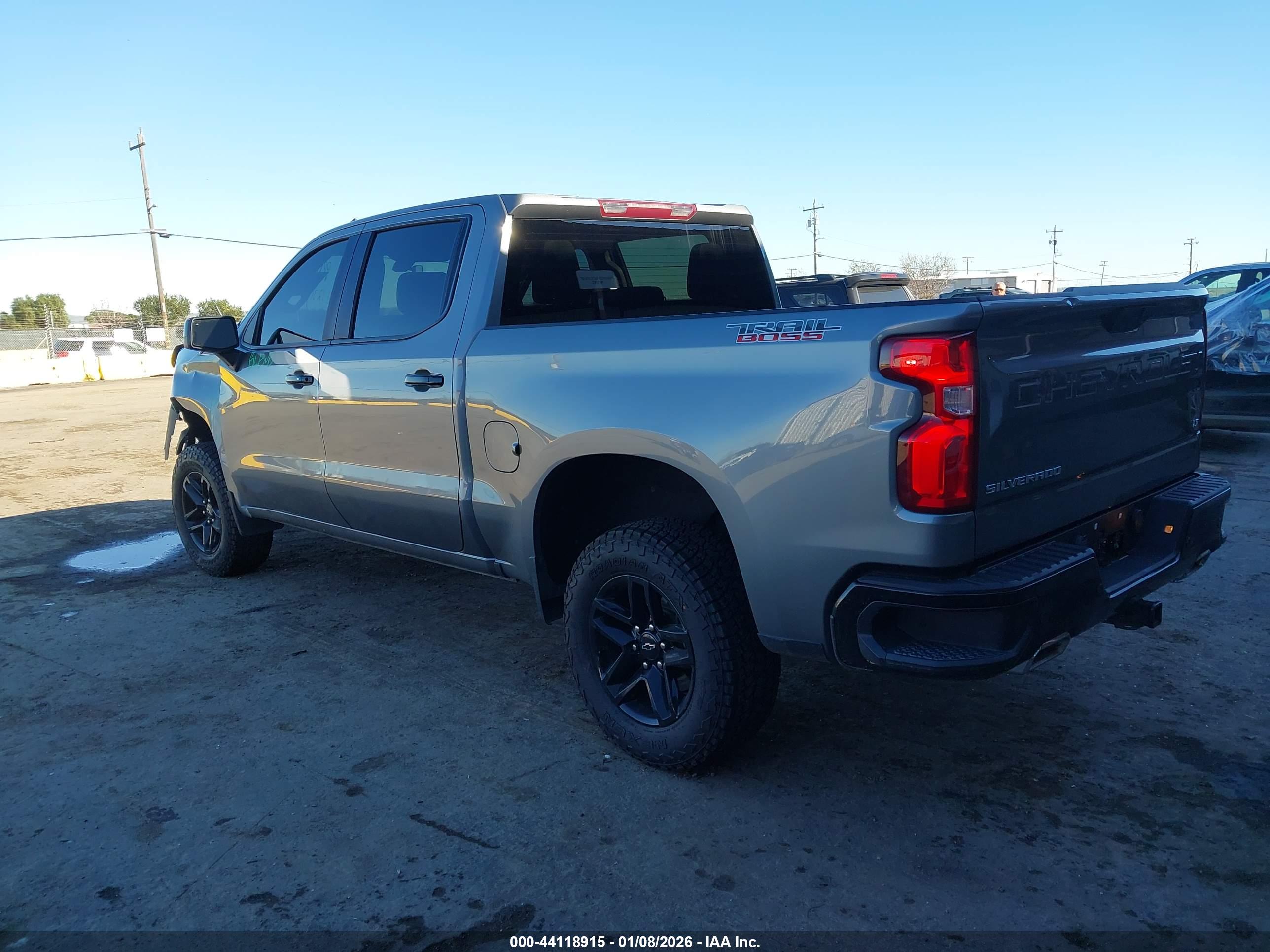 CHEVROLET SILVERADO image 3