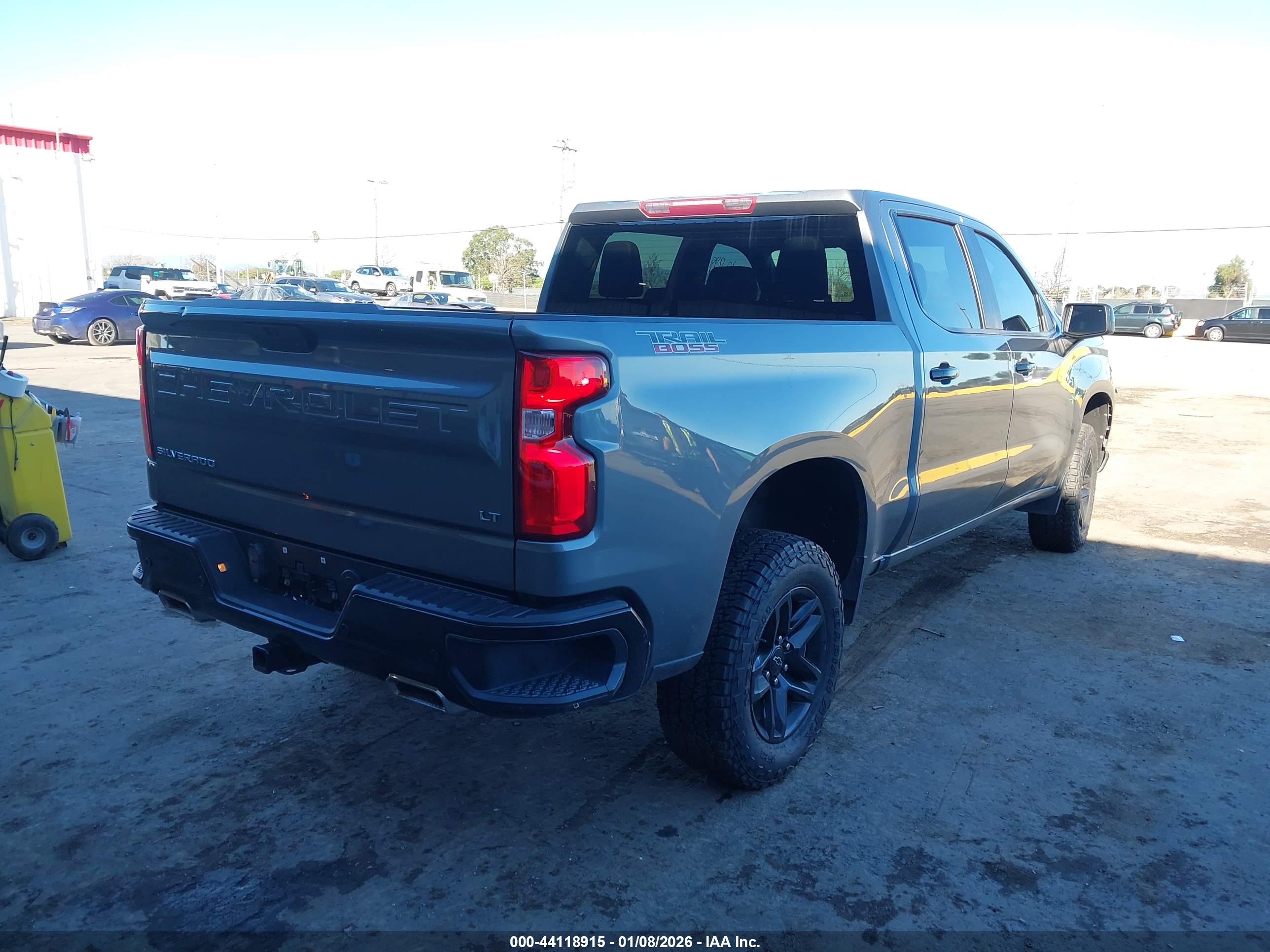CHEVROLET SILVERADO image 4