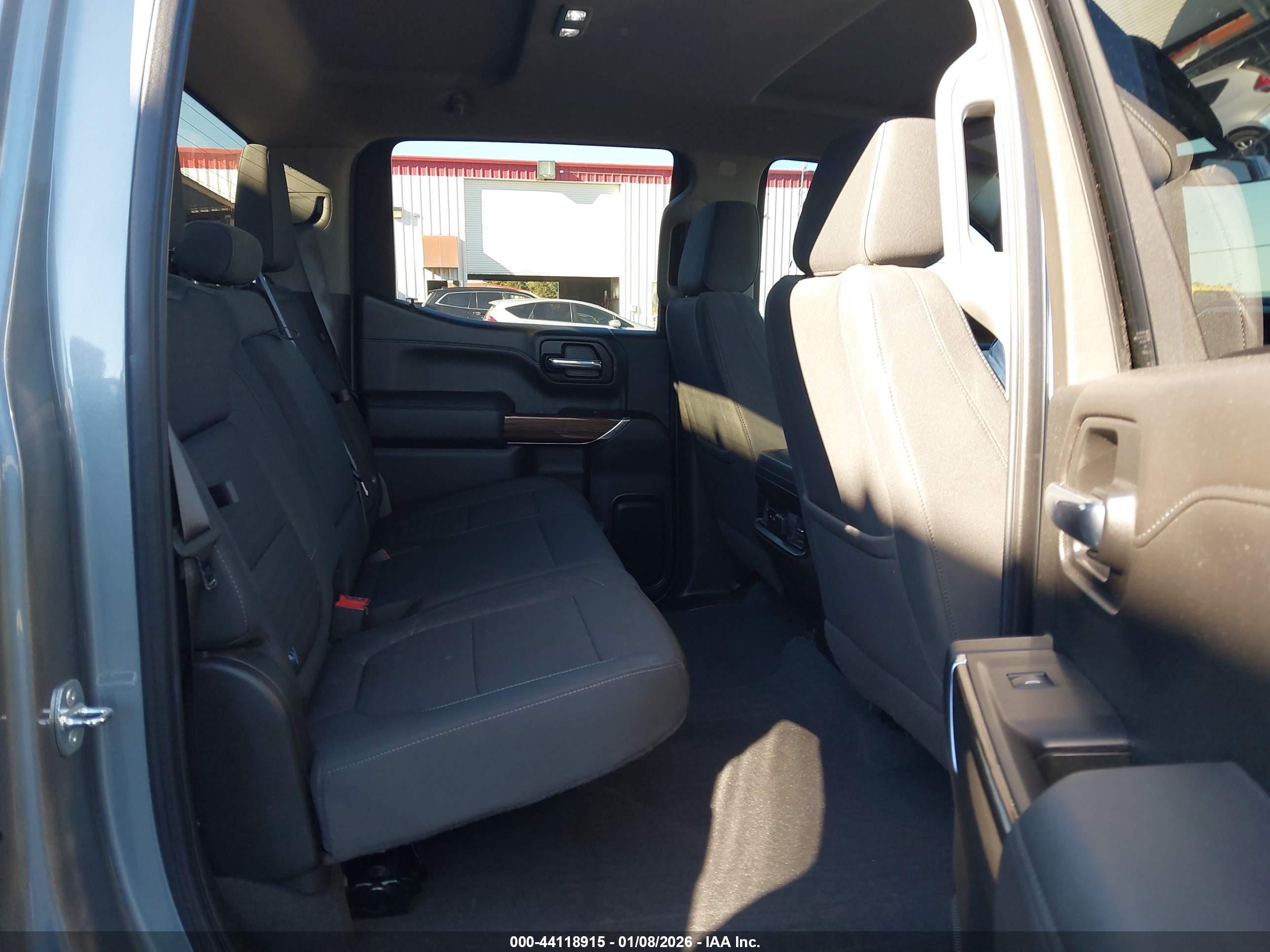 CHEVROLET SILVERADO image 8