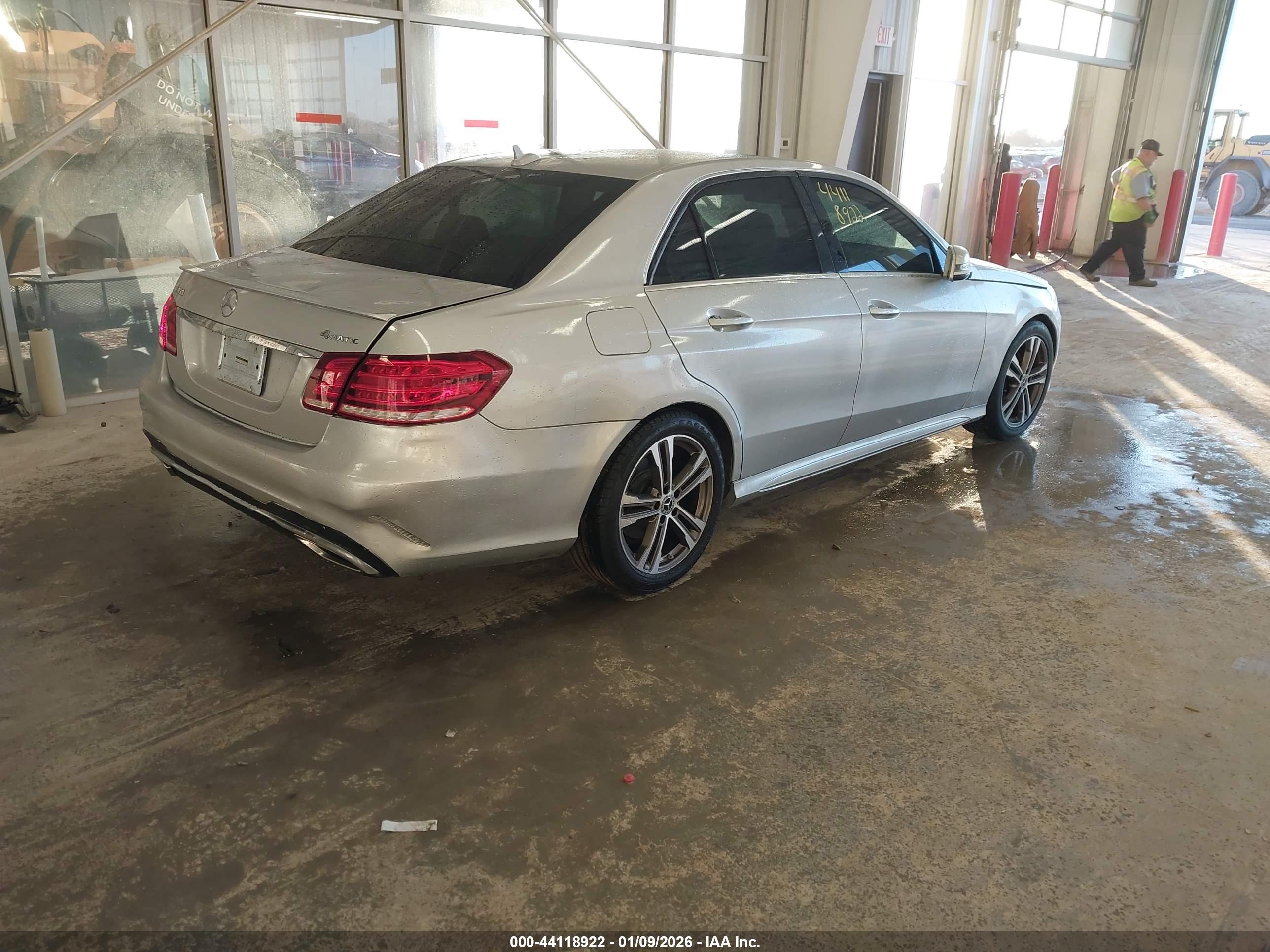 MERCEDES-BENZ E image 4