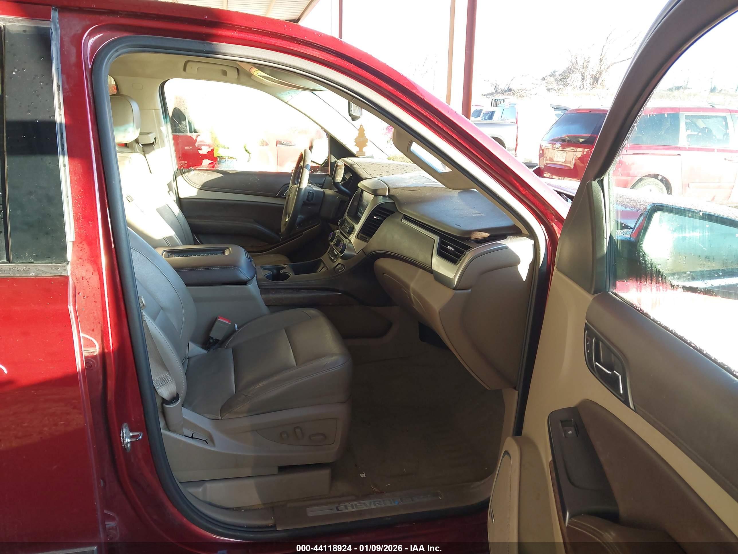 CHEVROLET SUBURBAN image 5