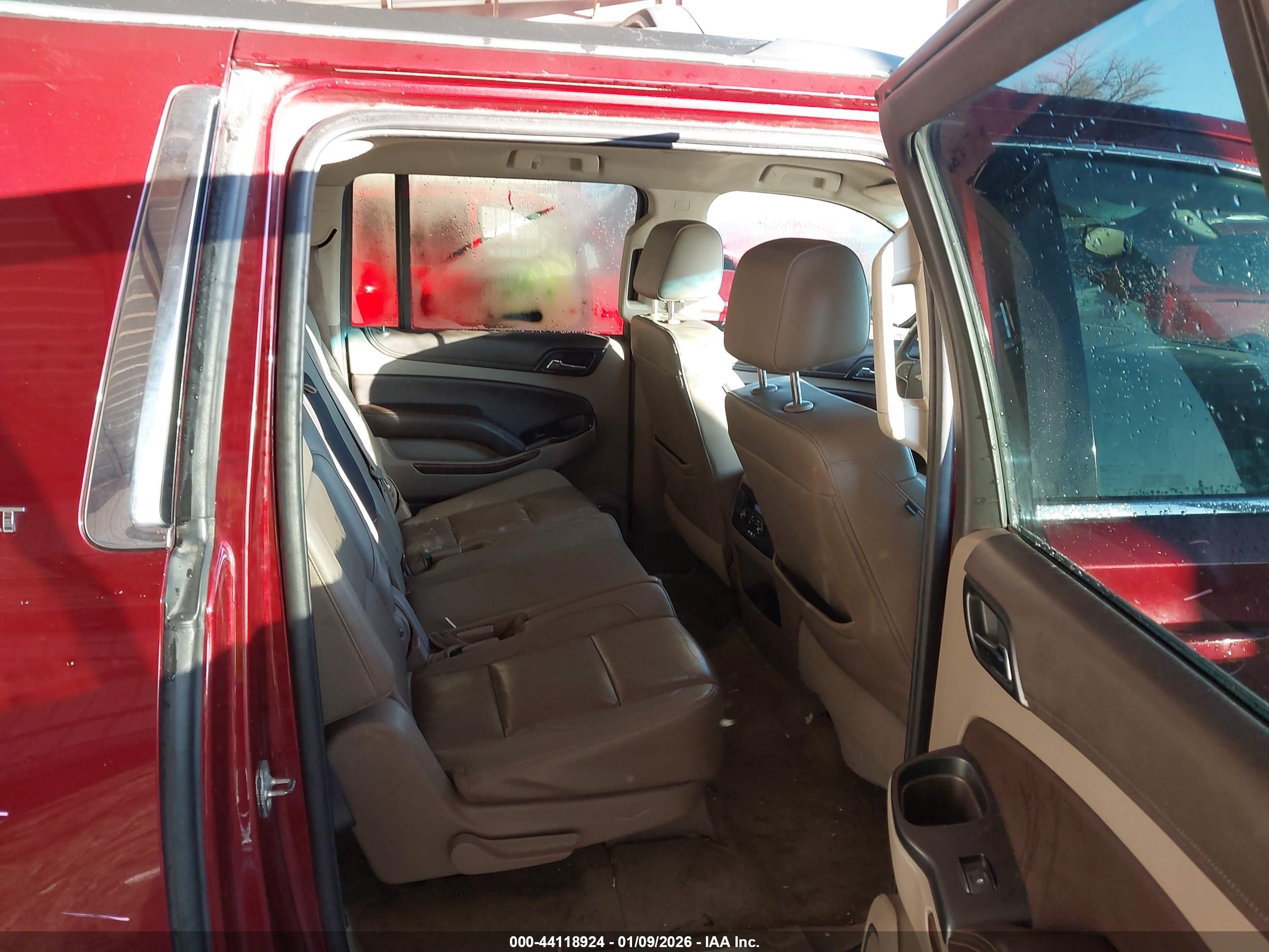 CHEVROLET SUBURBAN image 8