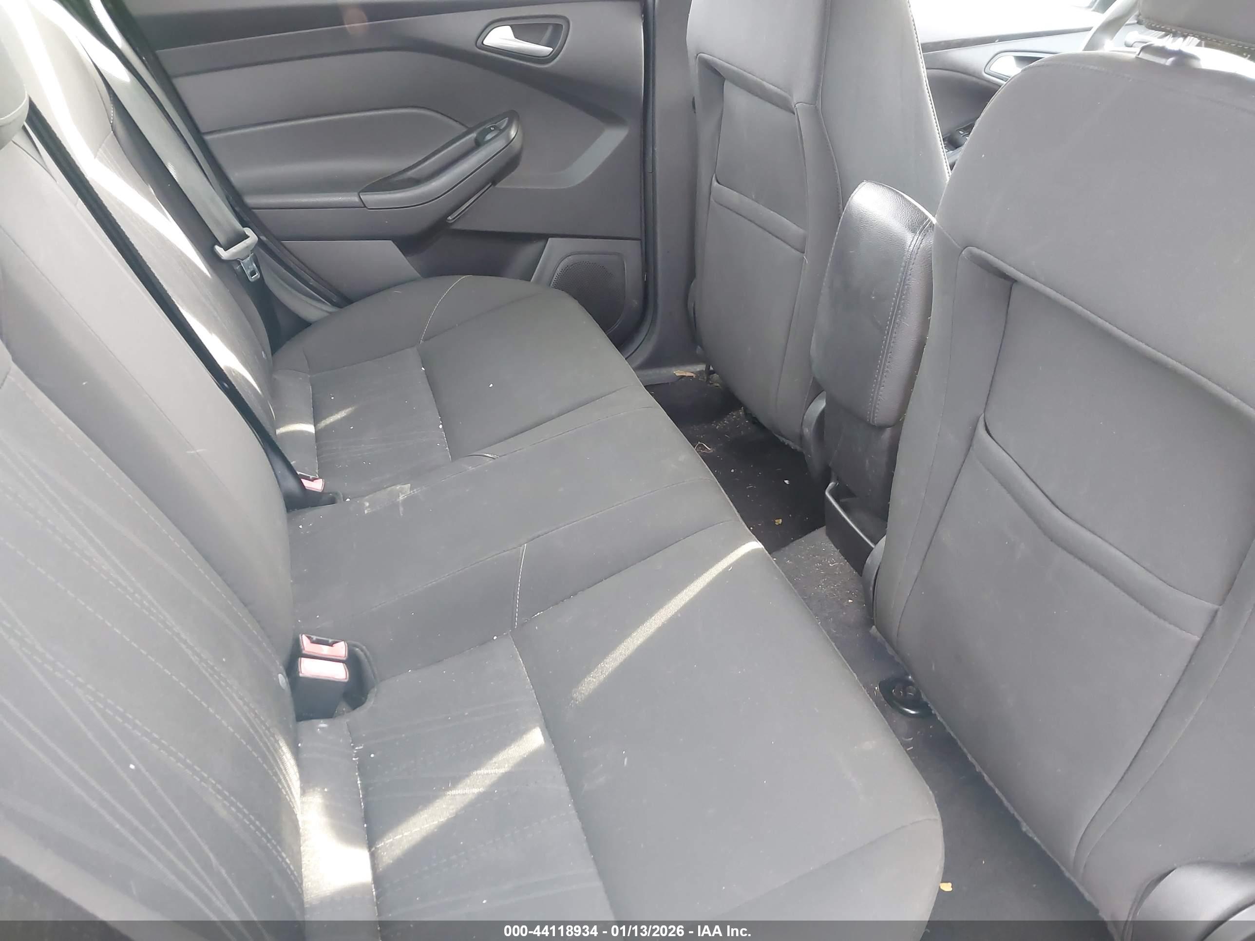 FORD FOCUS image 8