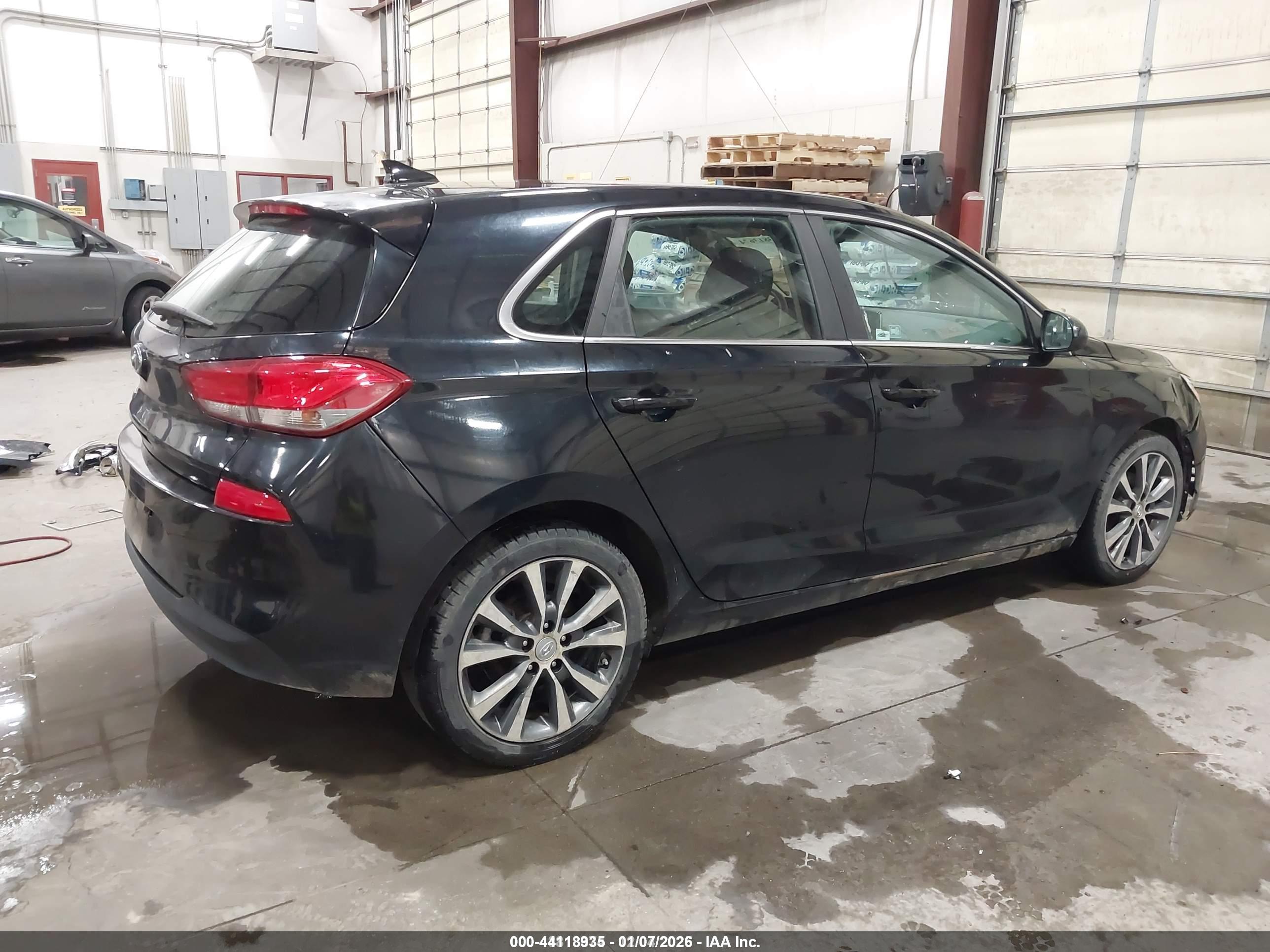 HYUNDAI ELANTRA image 4