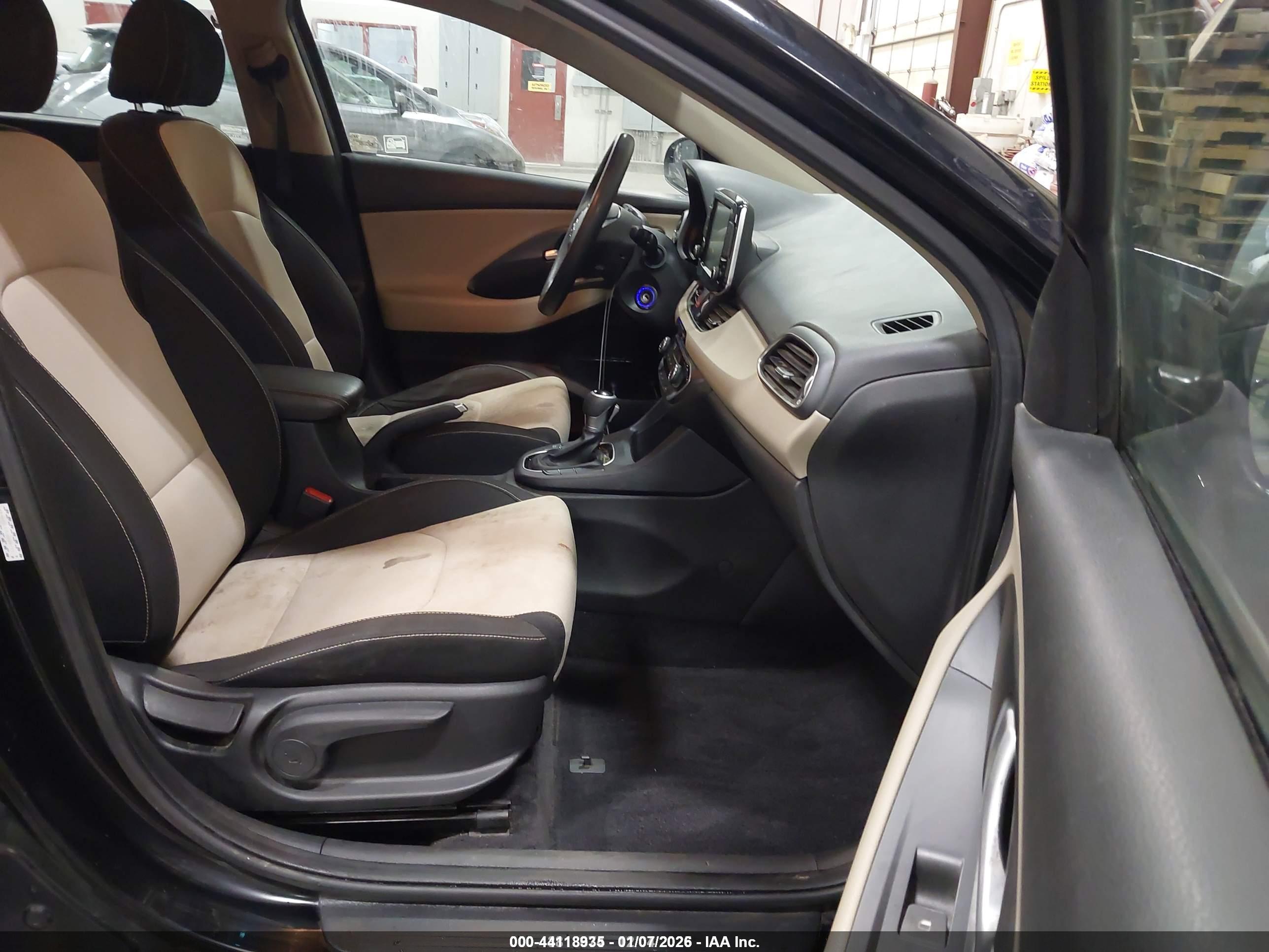 HYUNDAI ELANTRA image 5