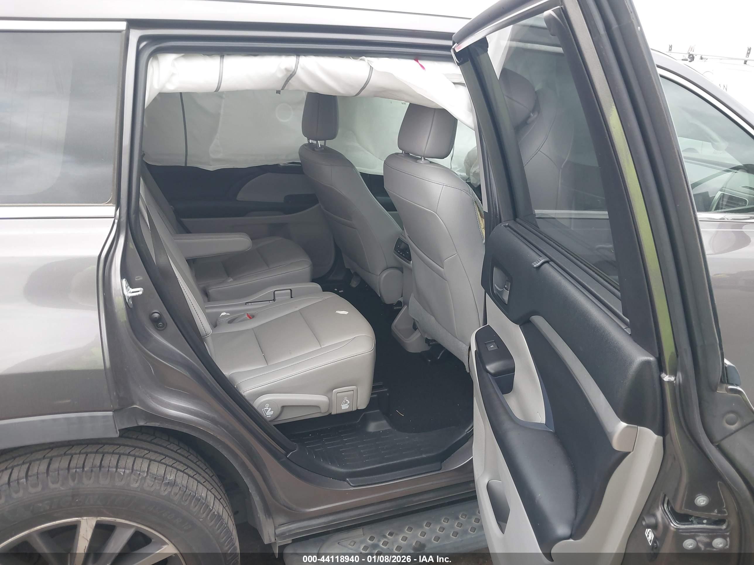 TOYOTA HIGHLANDER image 8