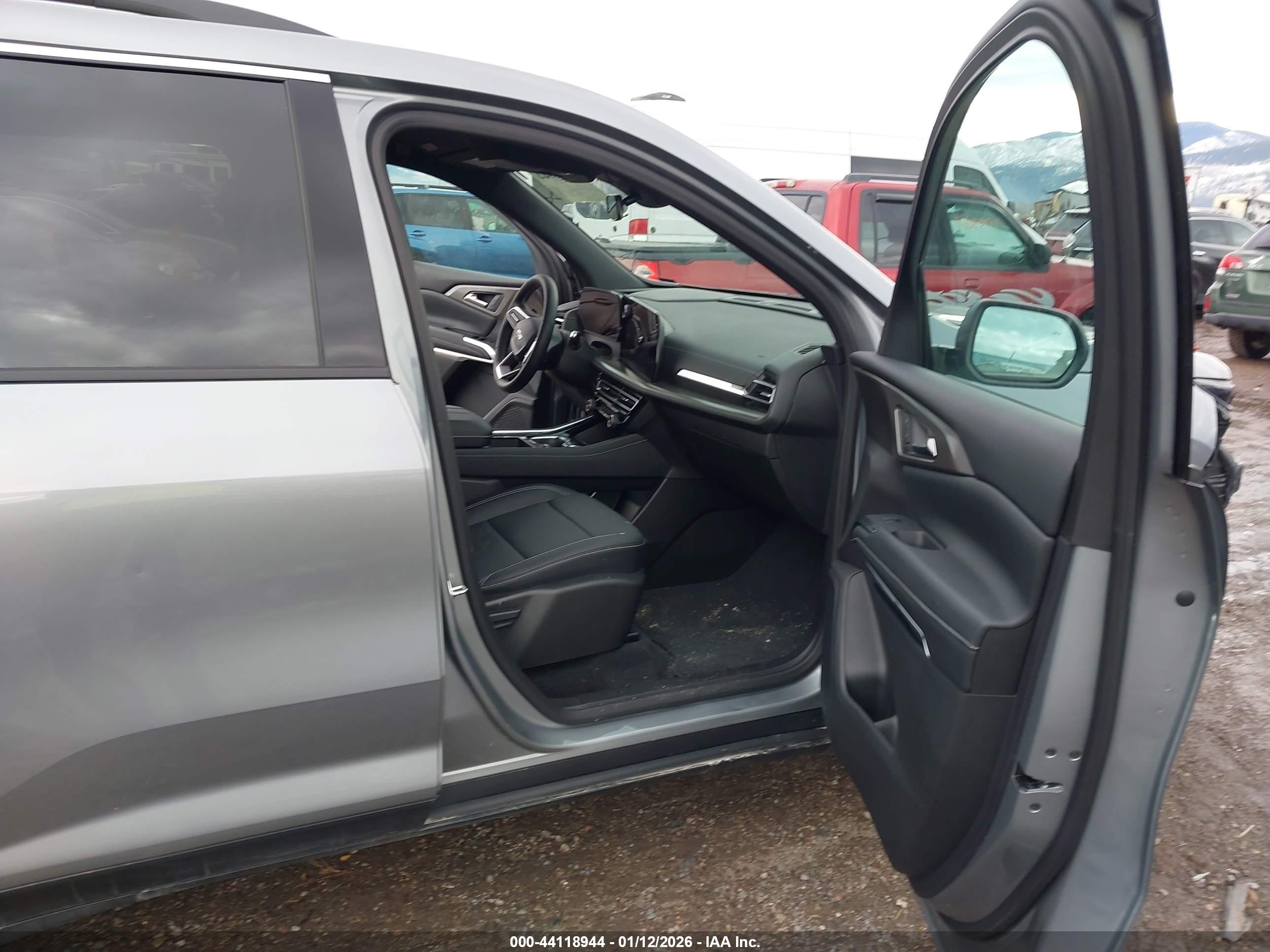 CHEVROLET TRAVERSE image 5