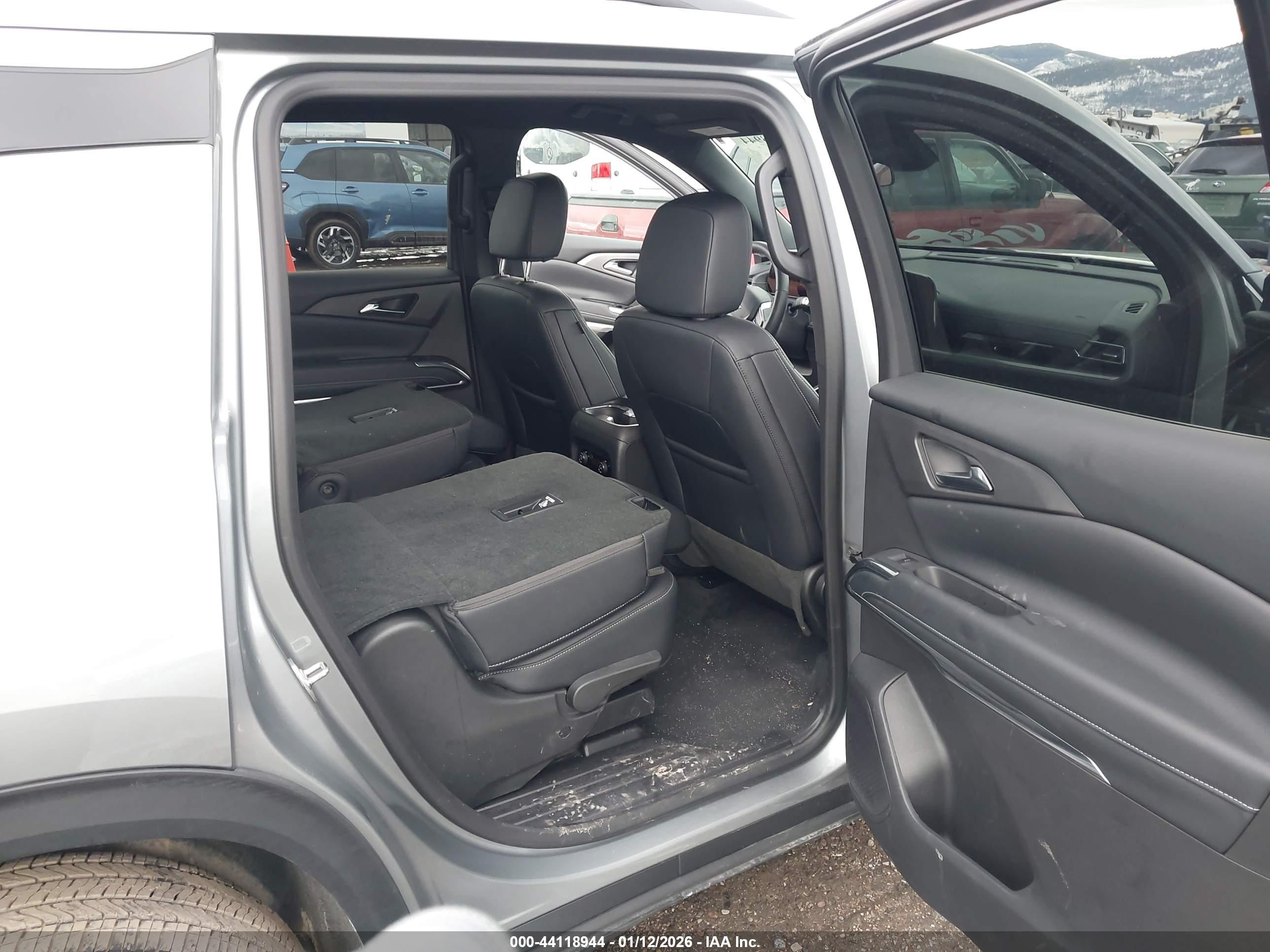 CHEVROLET TRAVERSE image 8