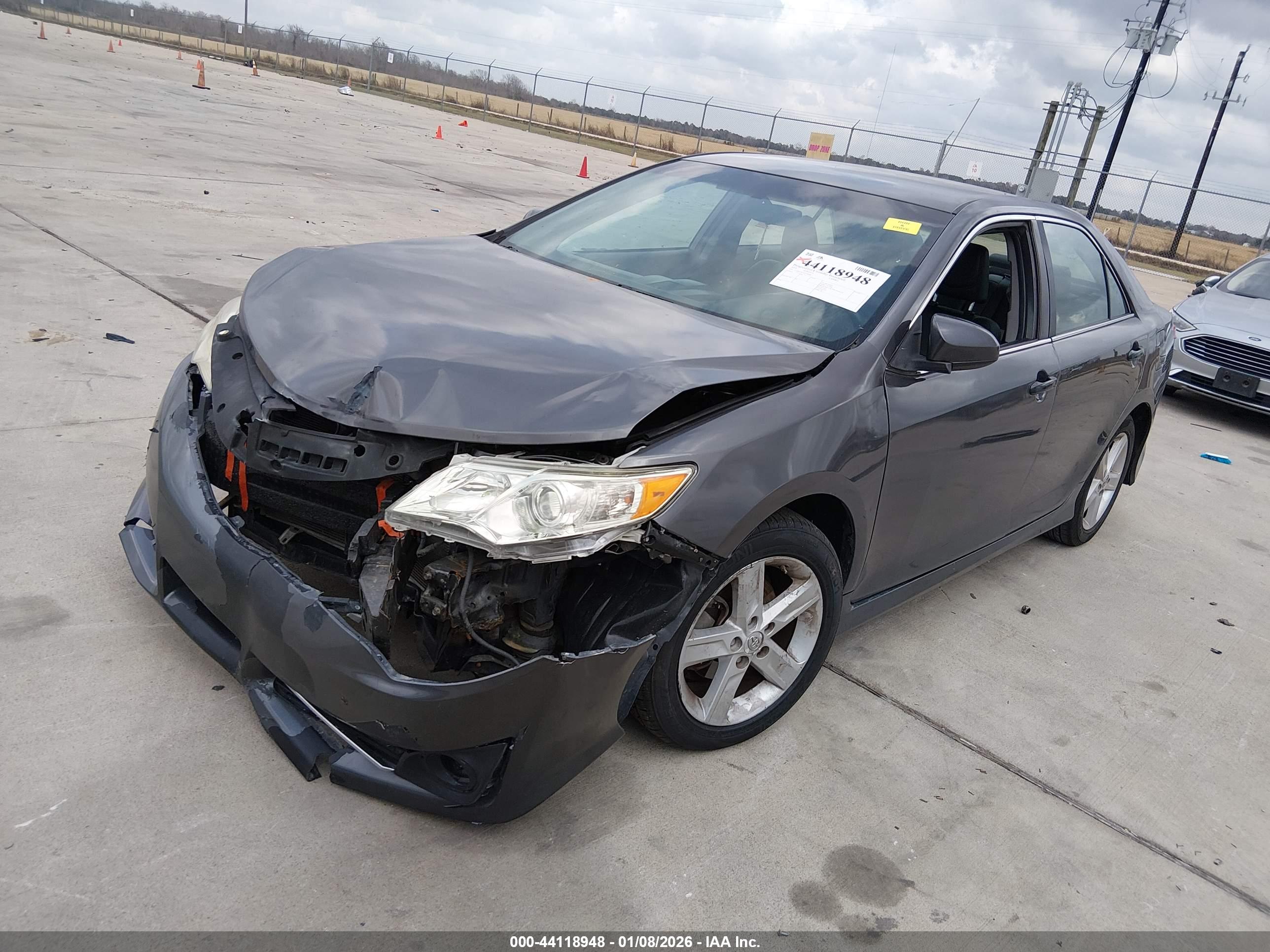 TOYOTA CAMRY image 2