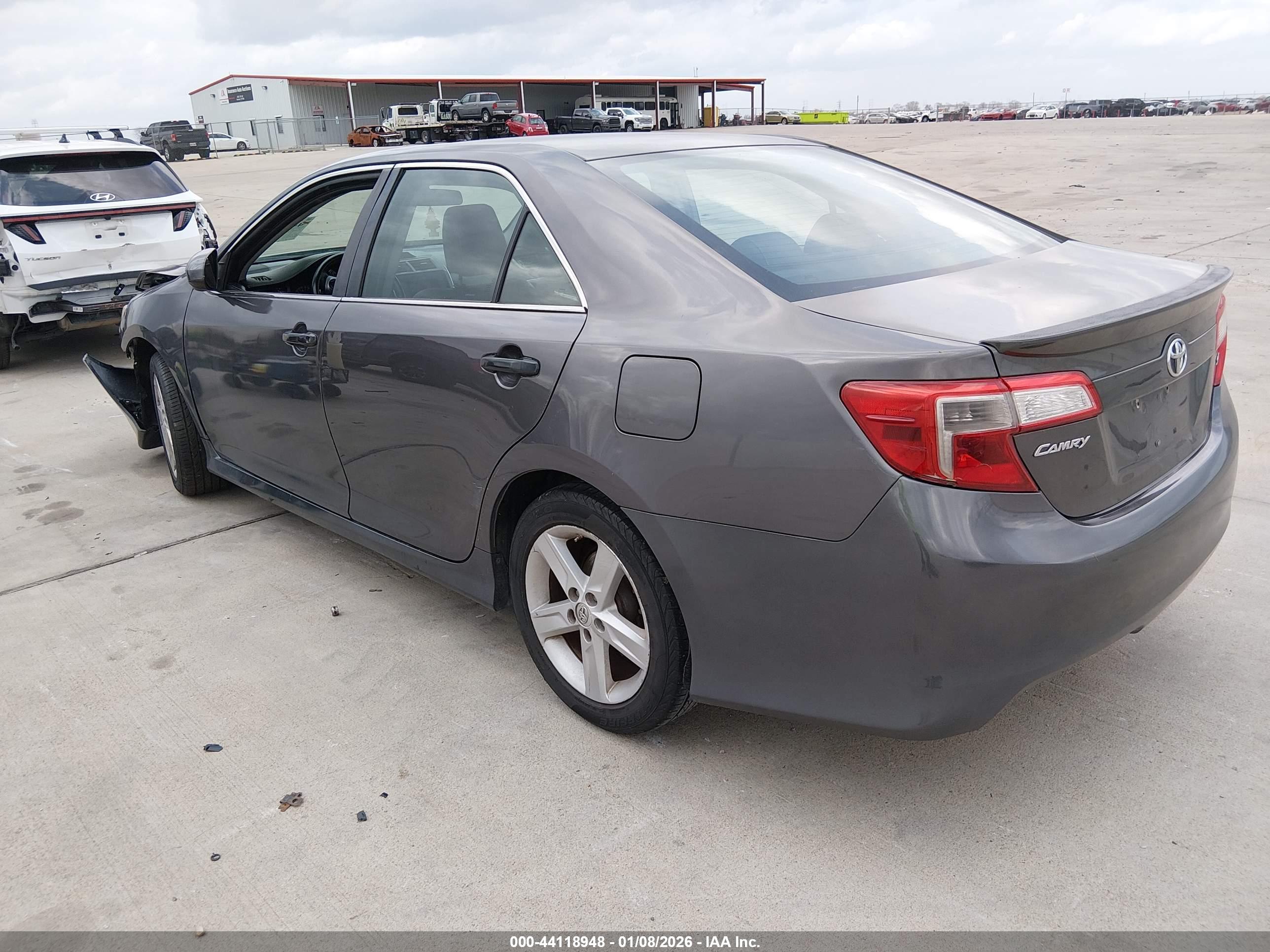 TOYOTA CAMRY image 3