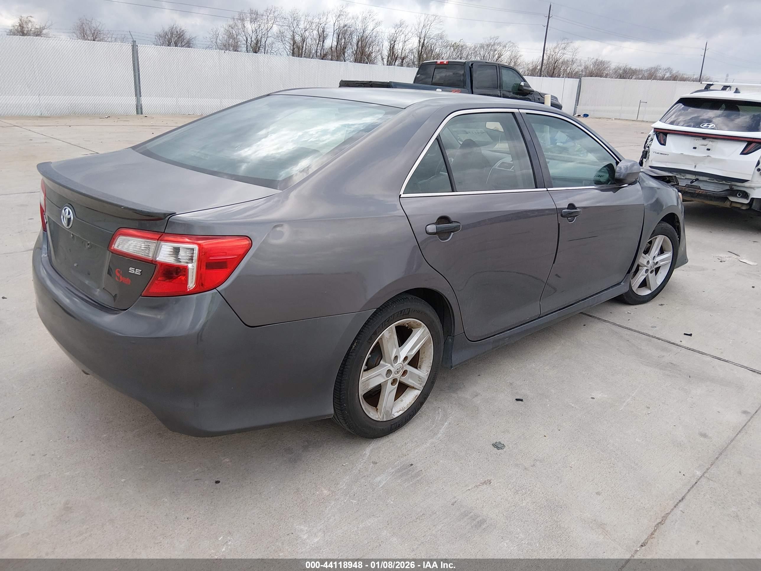 TOYOTA CAMRY image 4