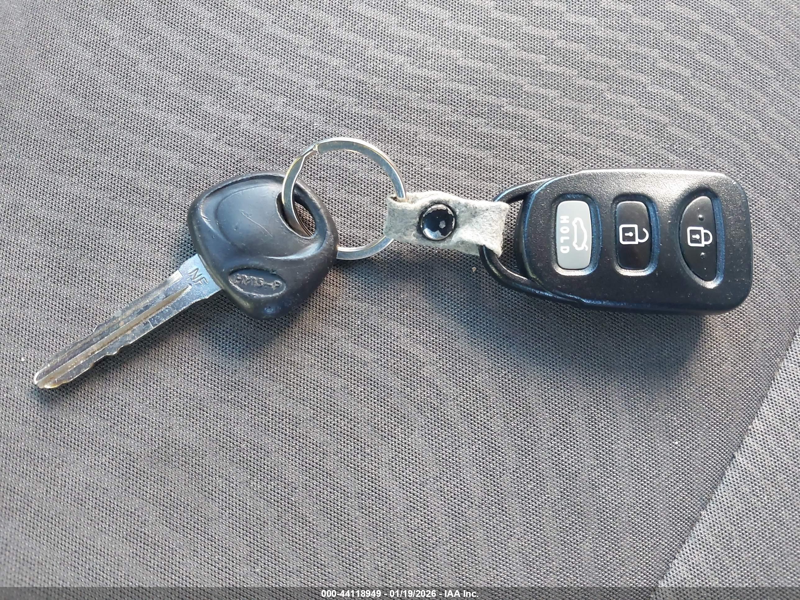 HYUNDAI ELANTRA image 11