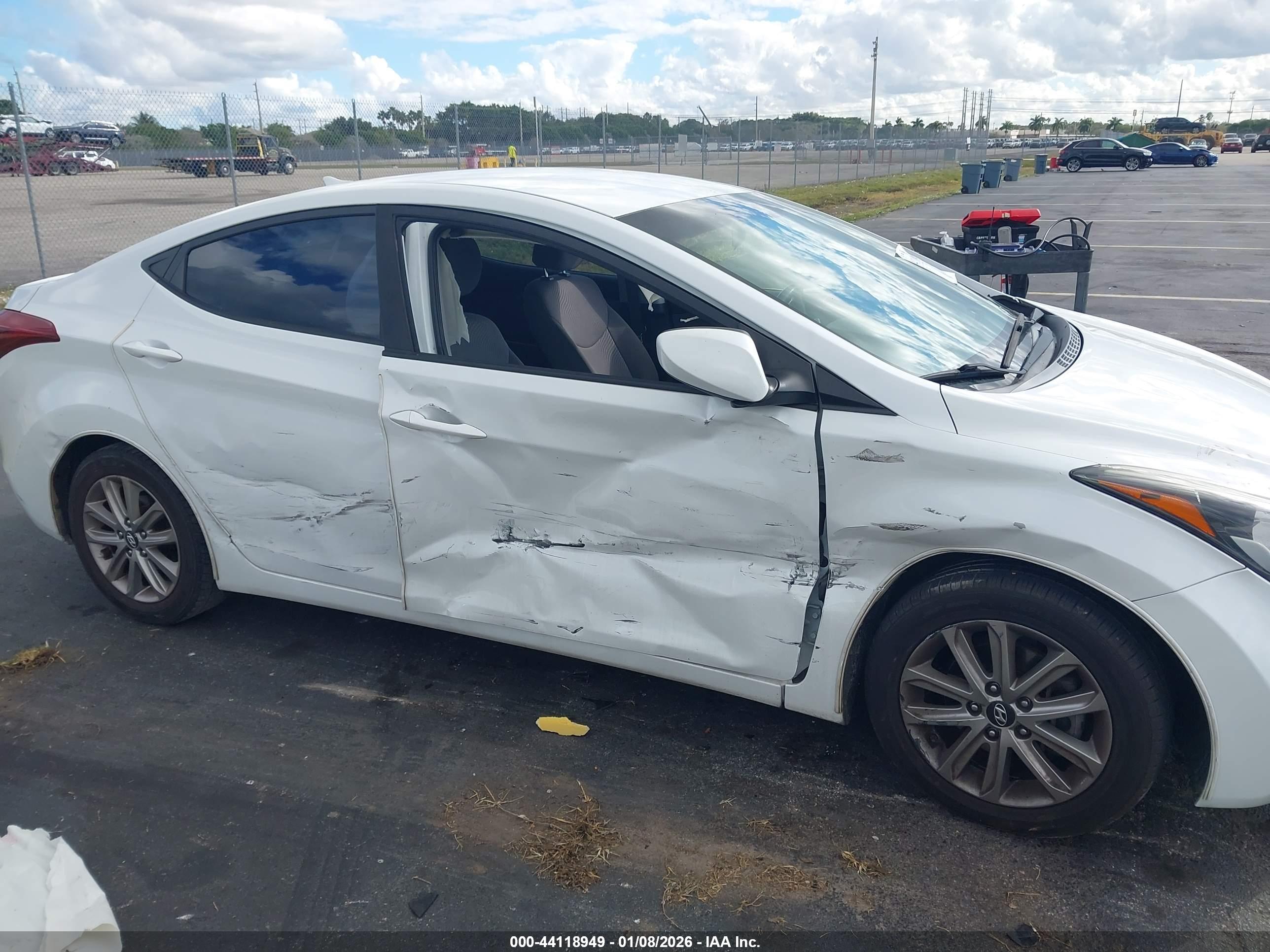 HYUNDAI ELANTRA image 6