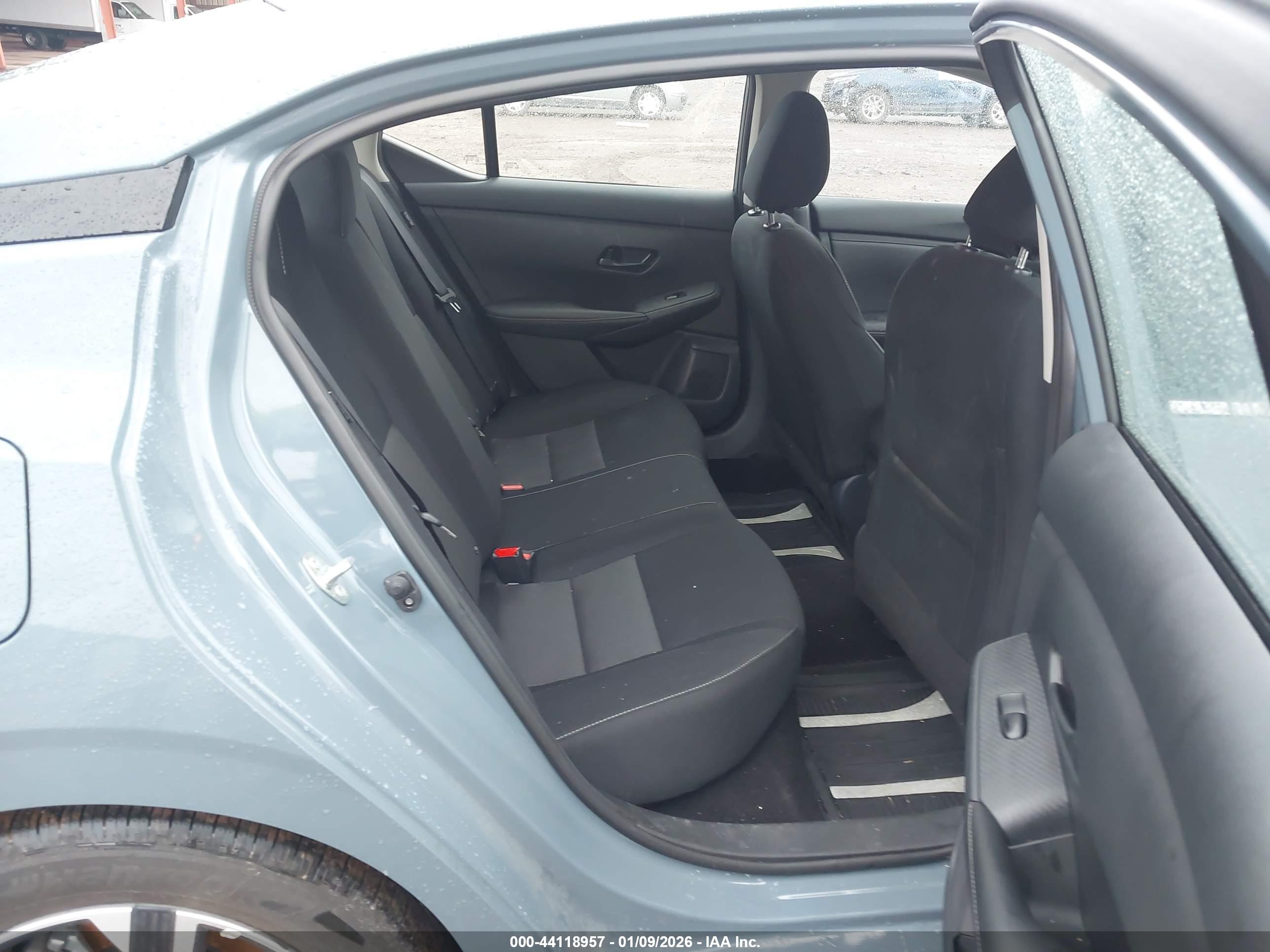 NISSAN SENTRA image 8