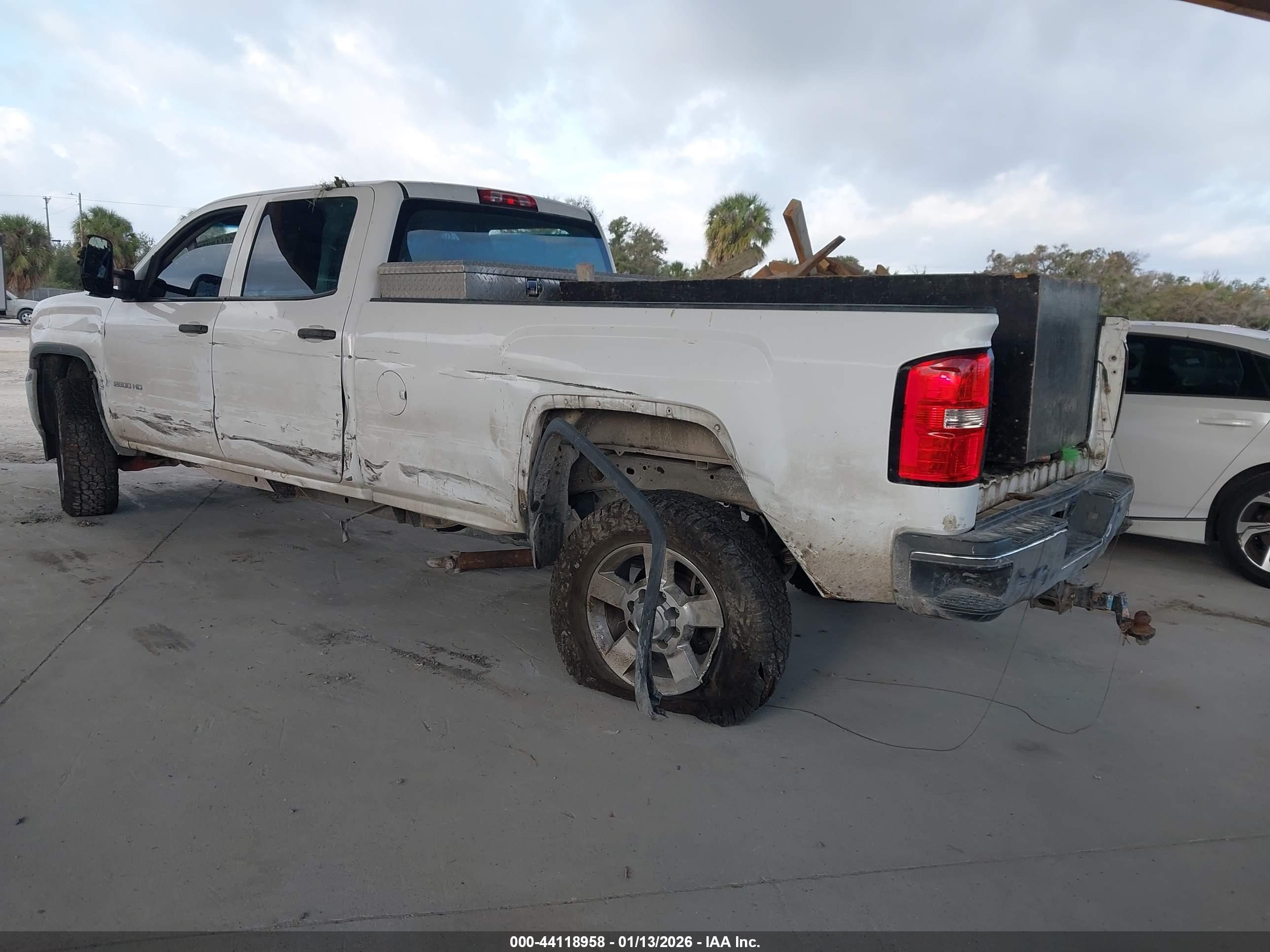 GMC SIERRA image 3