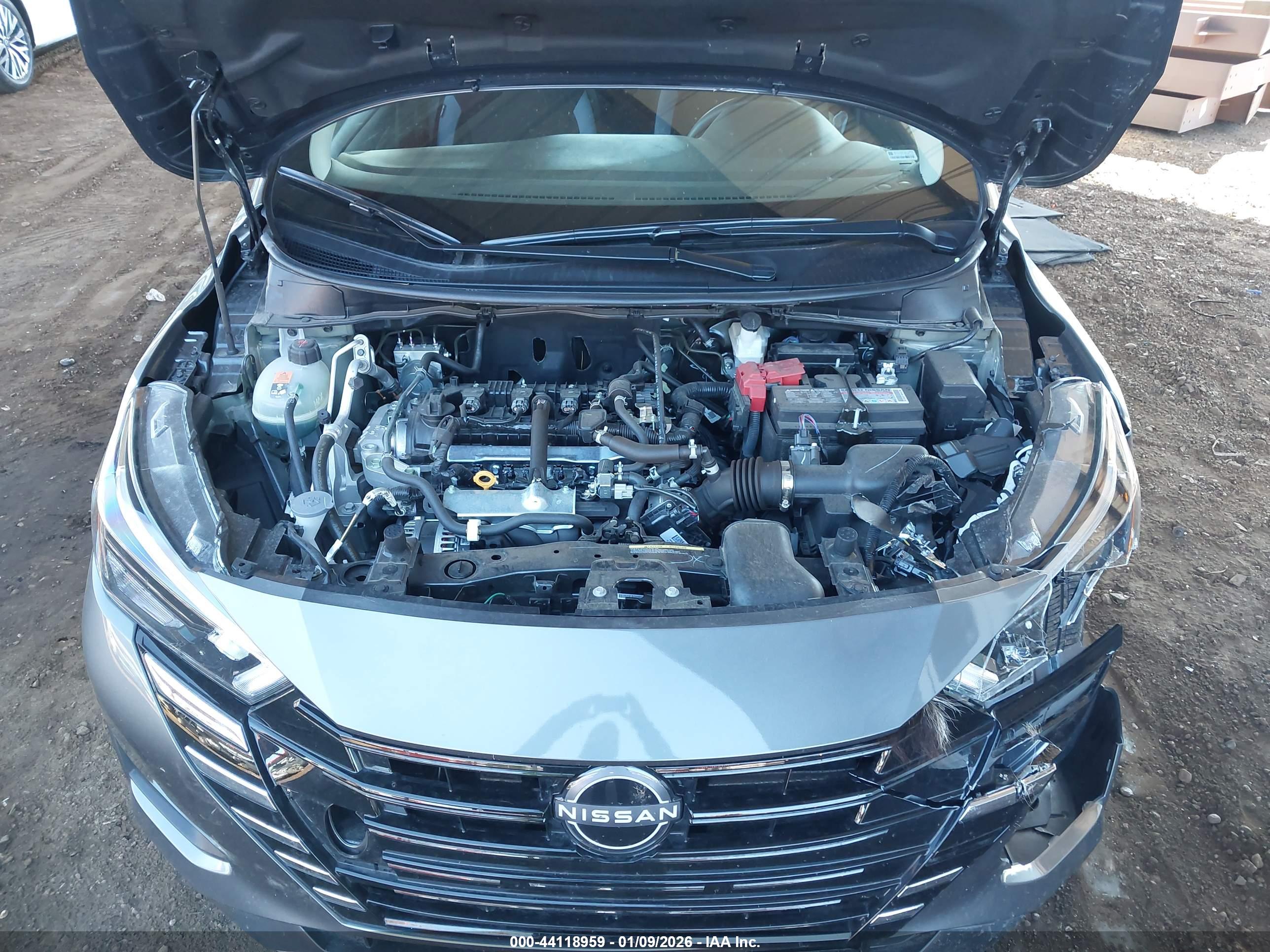 NISSAN VERSA image 10