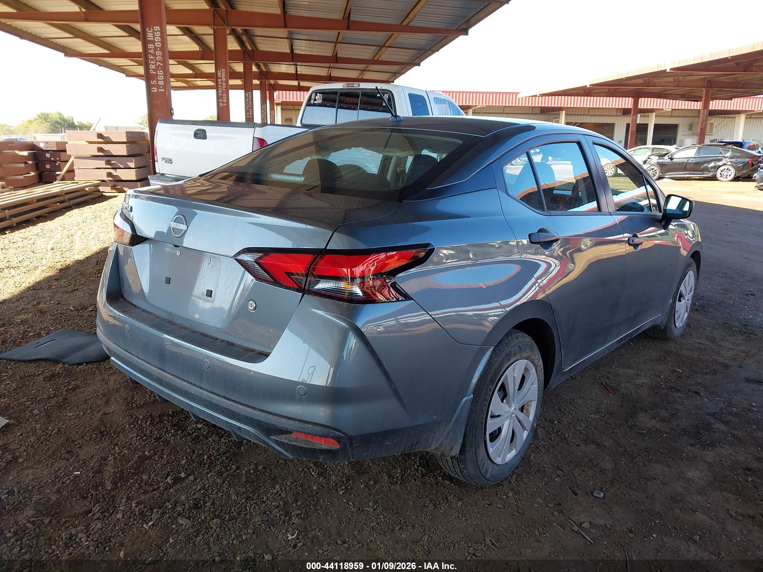 NISSAN VERSA image 4