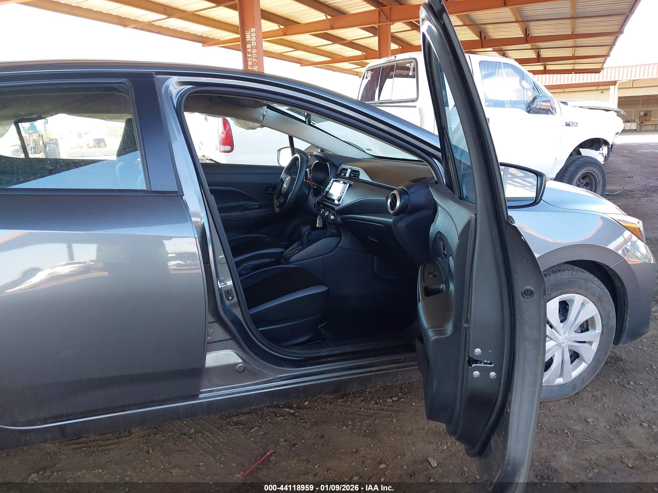 NISSAN VERSA image 5