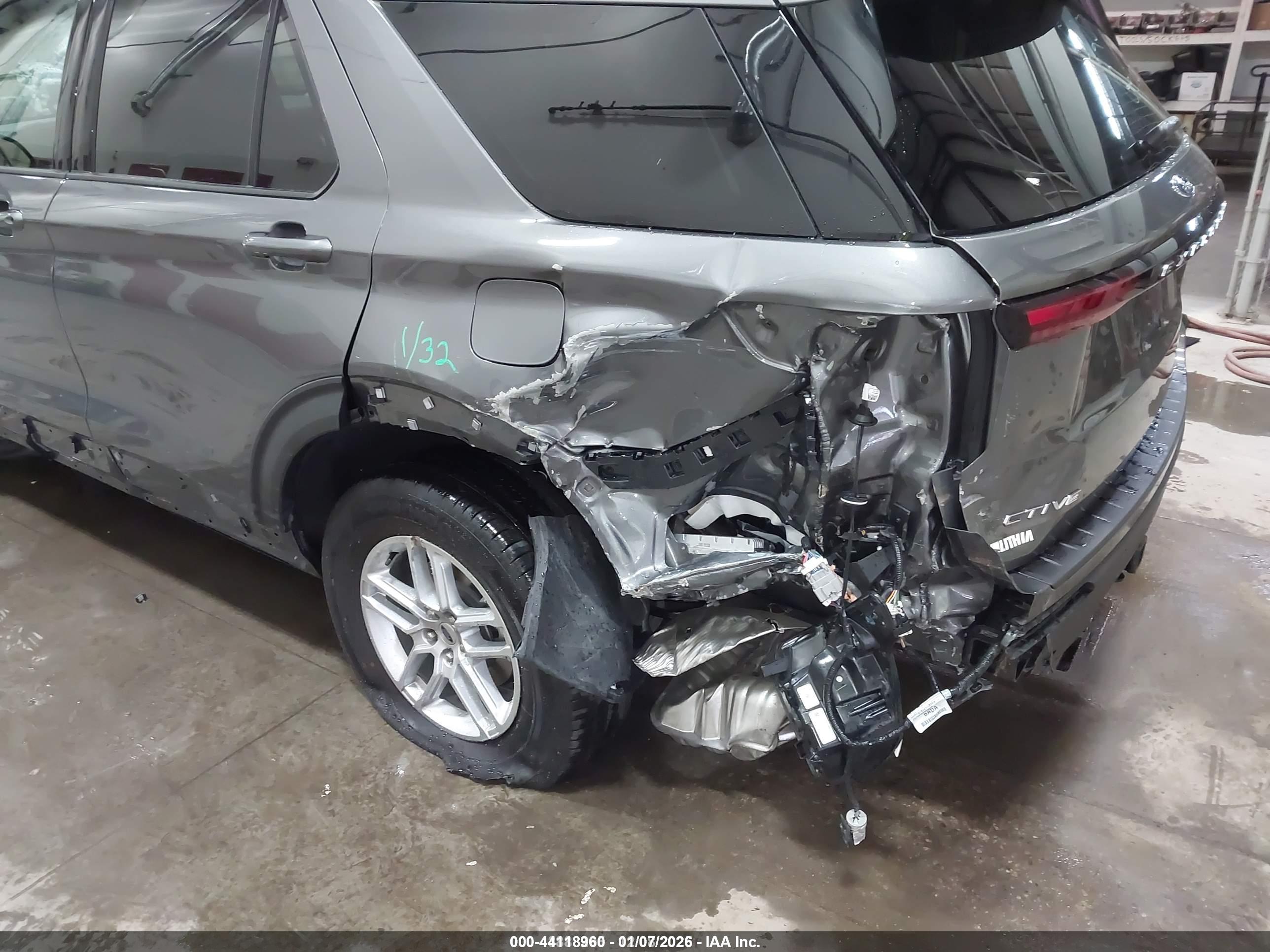 FORD EXPLORER image 6
