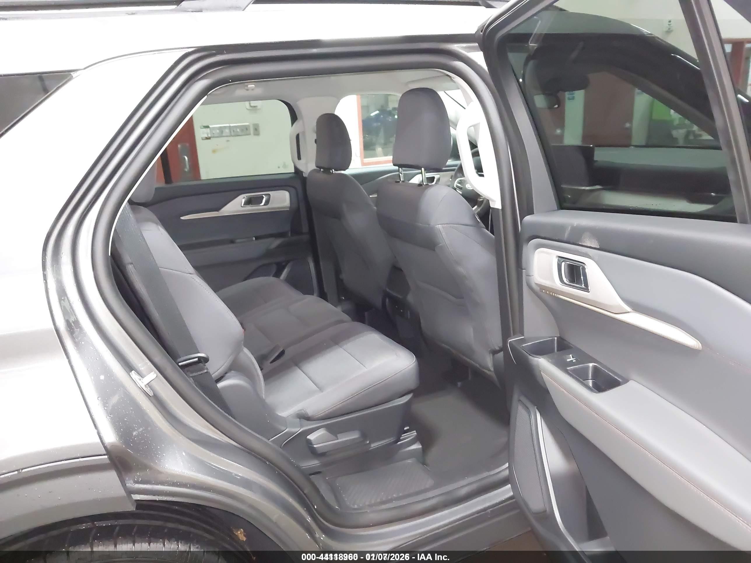 FORD EXPLORER image 8