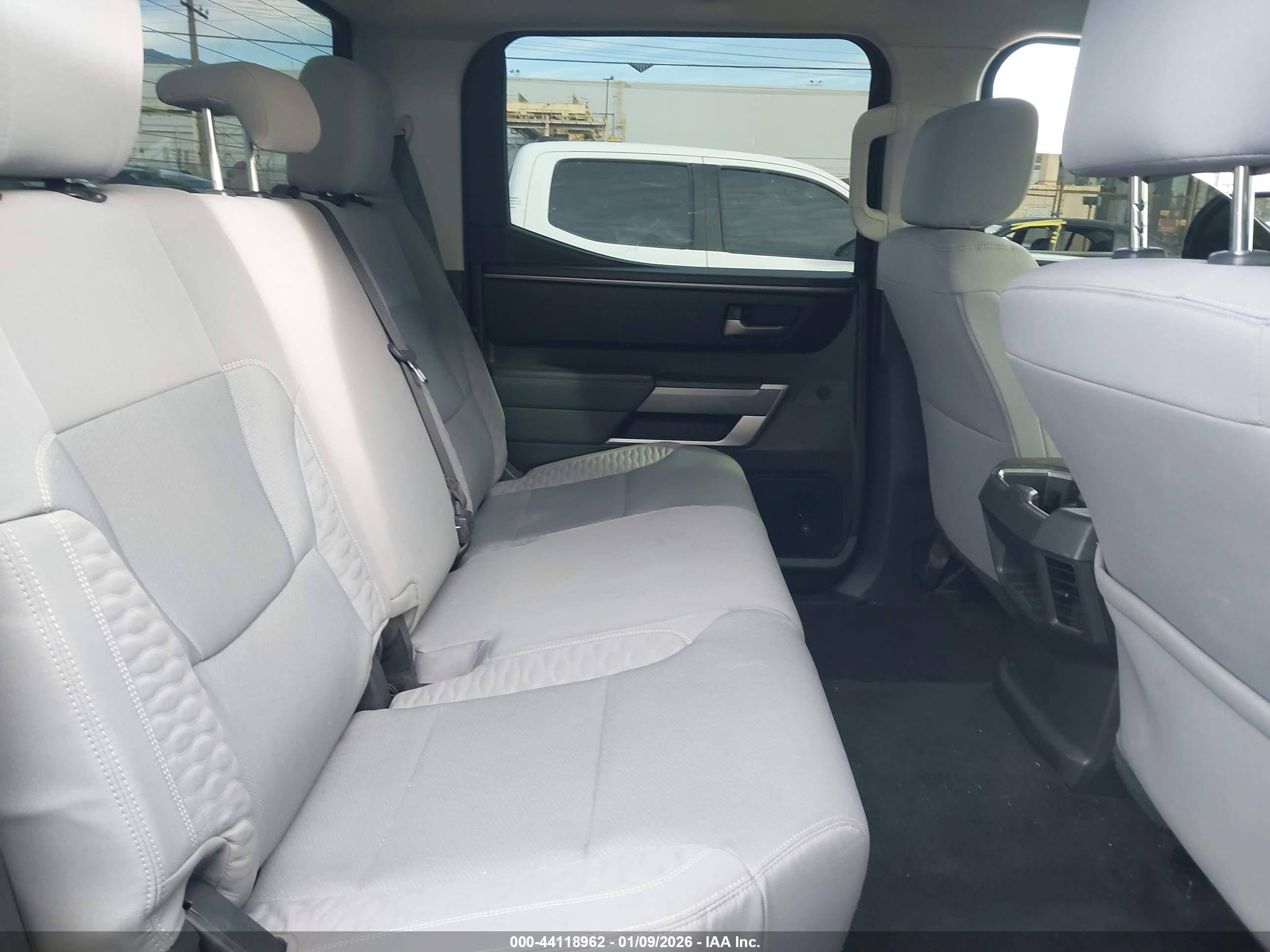 TOYOTA TUNDRA image 8