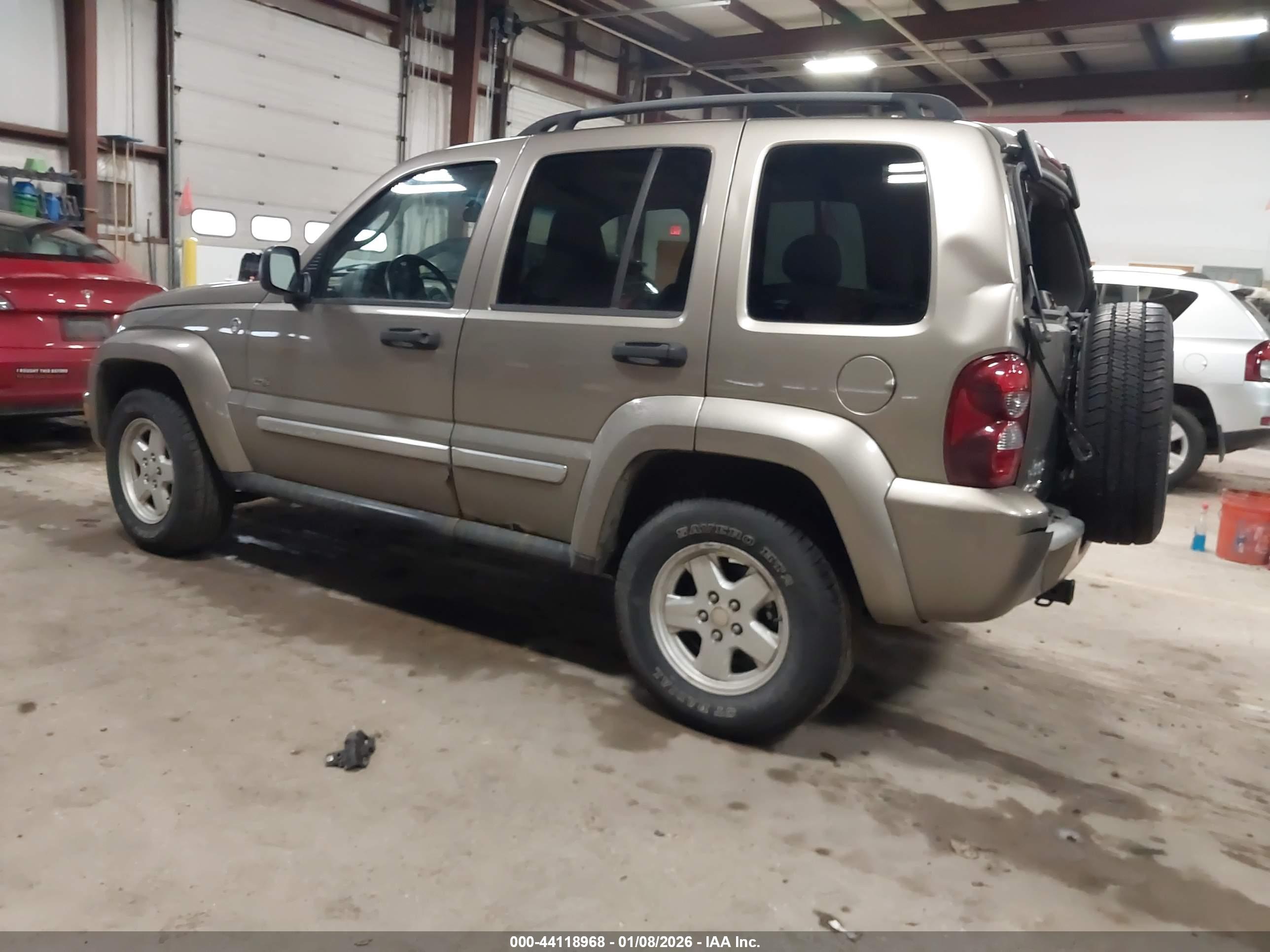 JEEP LIBERTY image 3