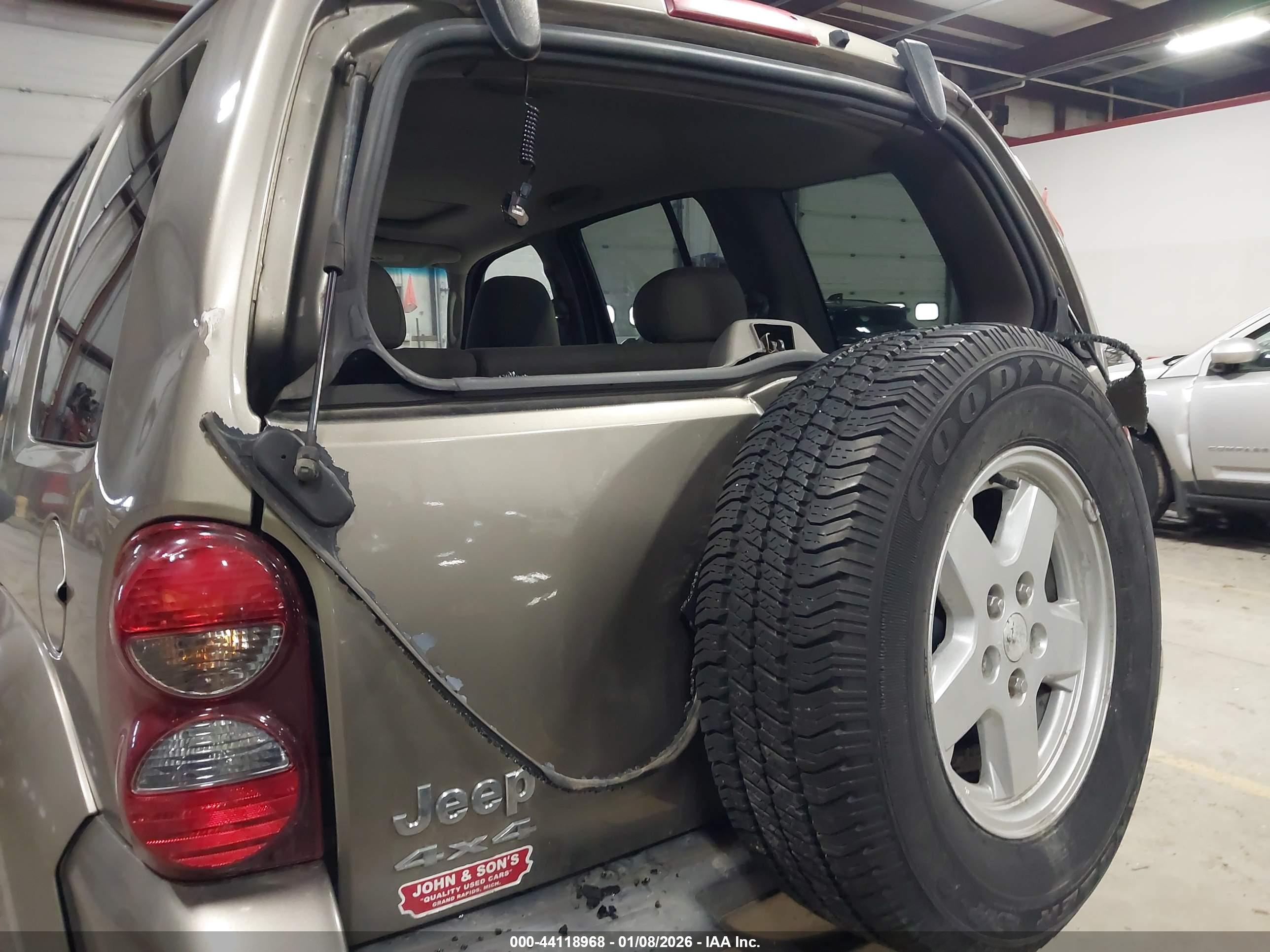 JEEP LIBERTY image 6