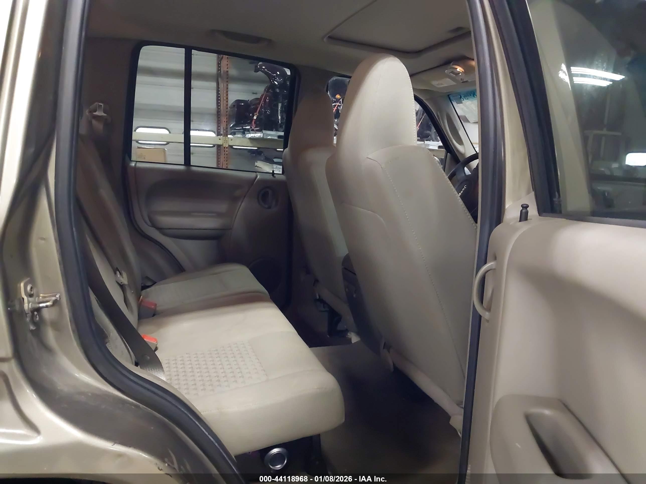 JEEP LIBERTY image 8