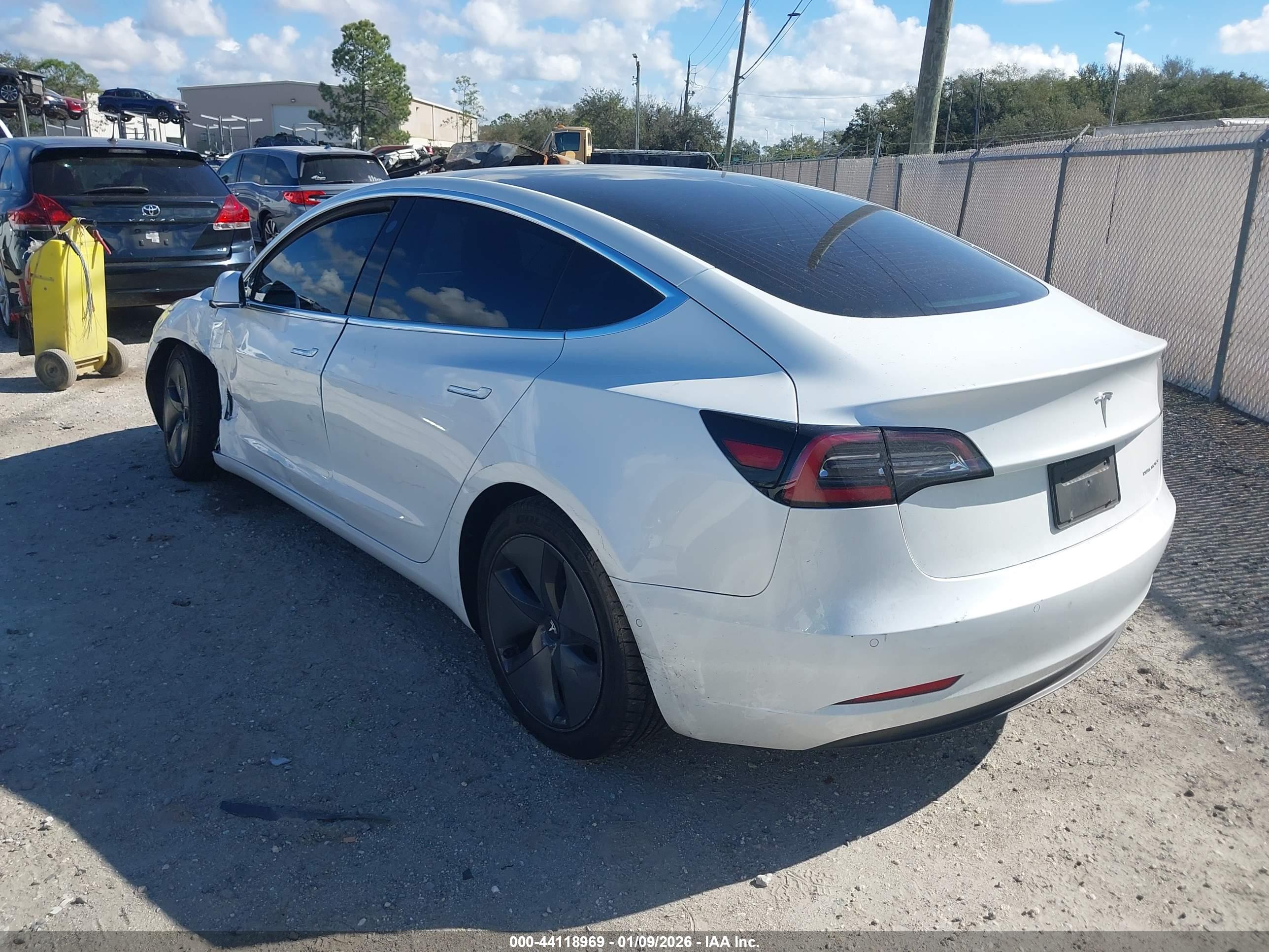 TESLA MODEL image 3