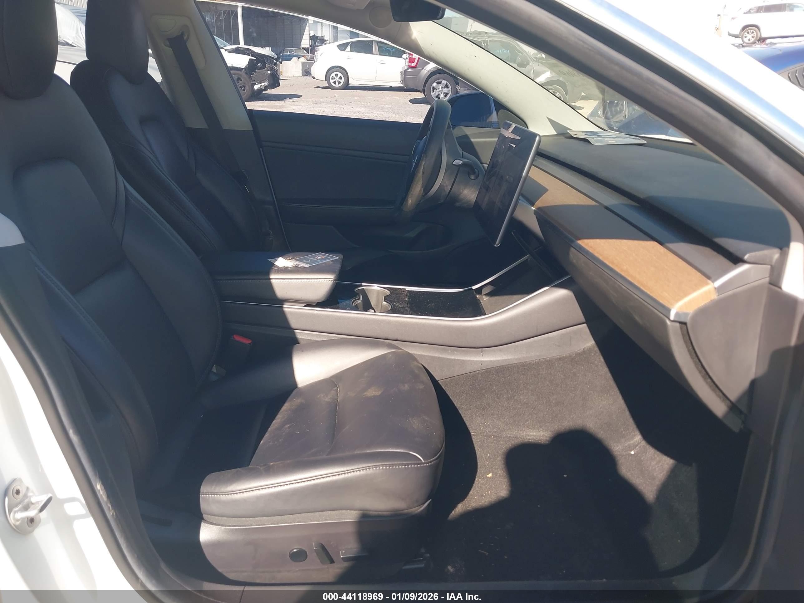 TESLA MODEL image 5