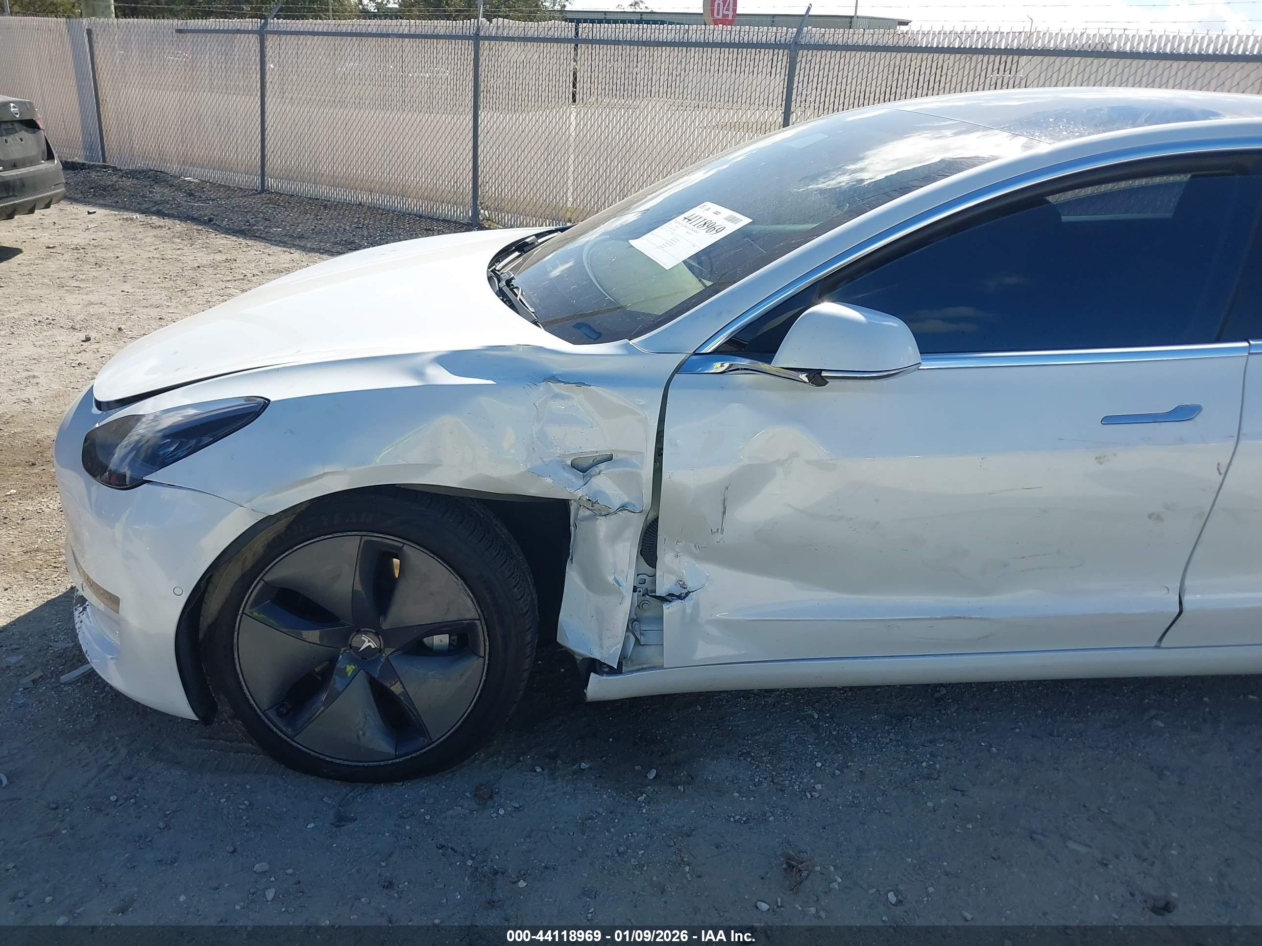 TESLA MODEL image 6