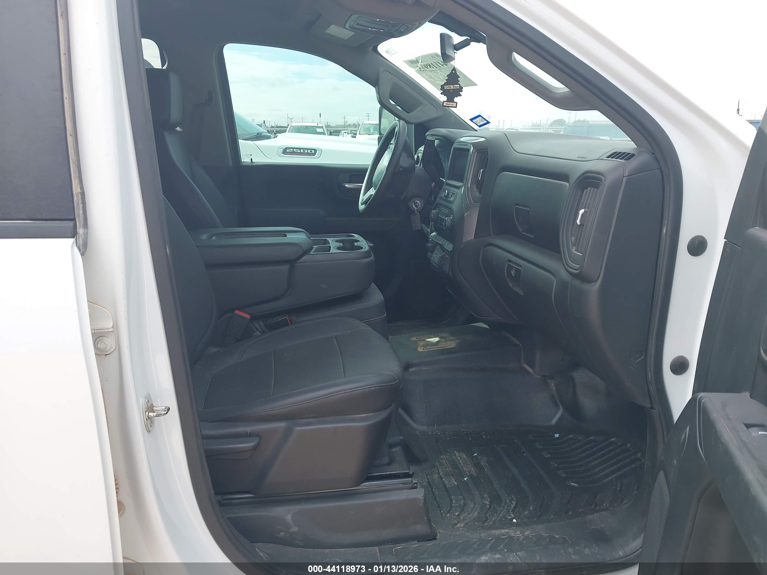 CHEVROLET SILVERADO image 5
