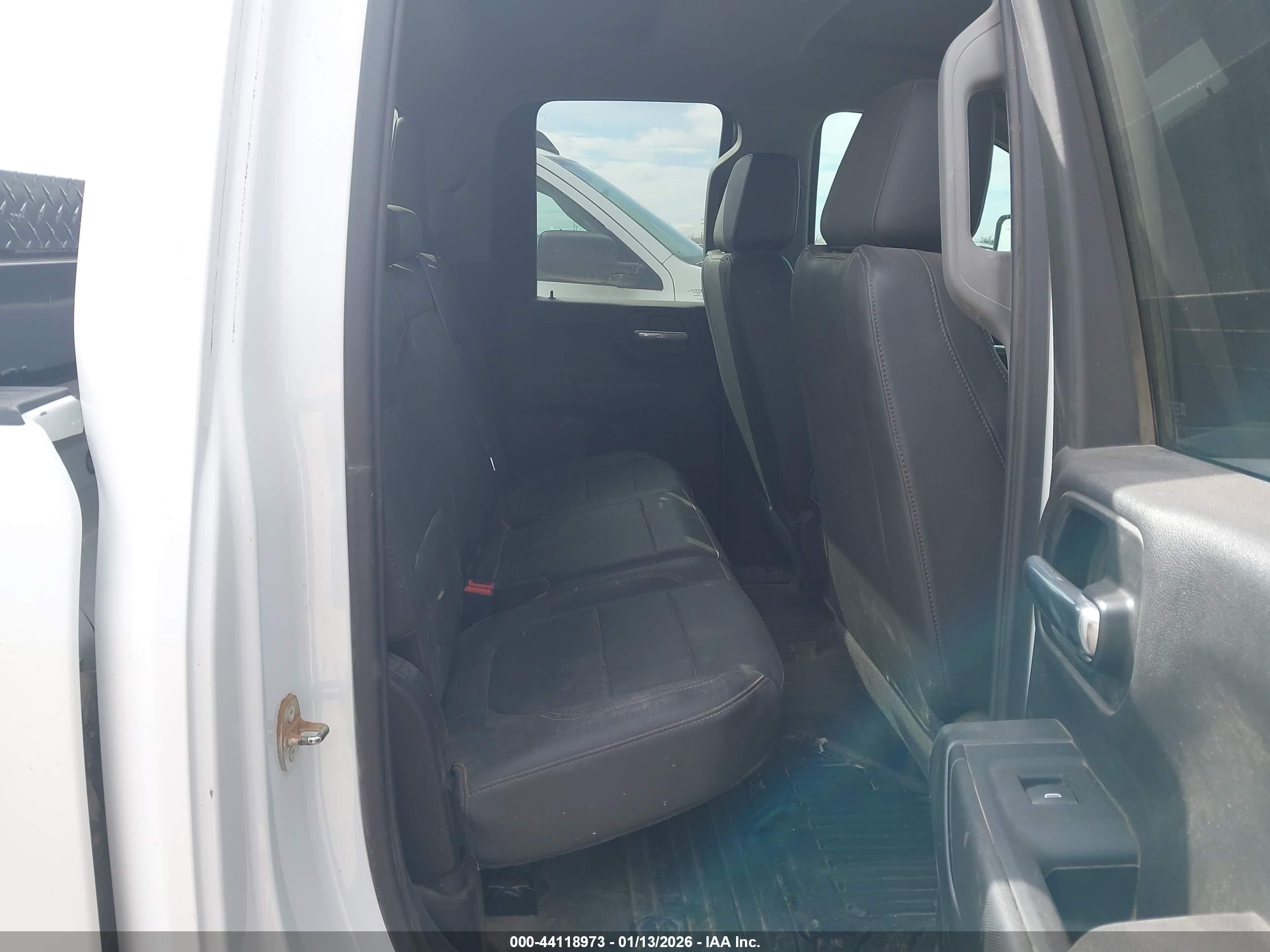CHEVROLET SILVERADO image 8