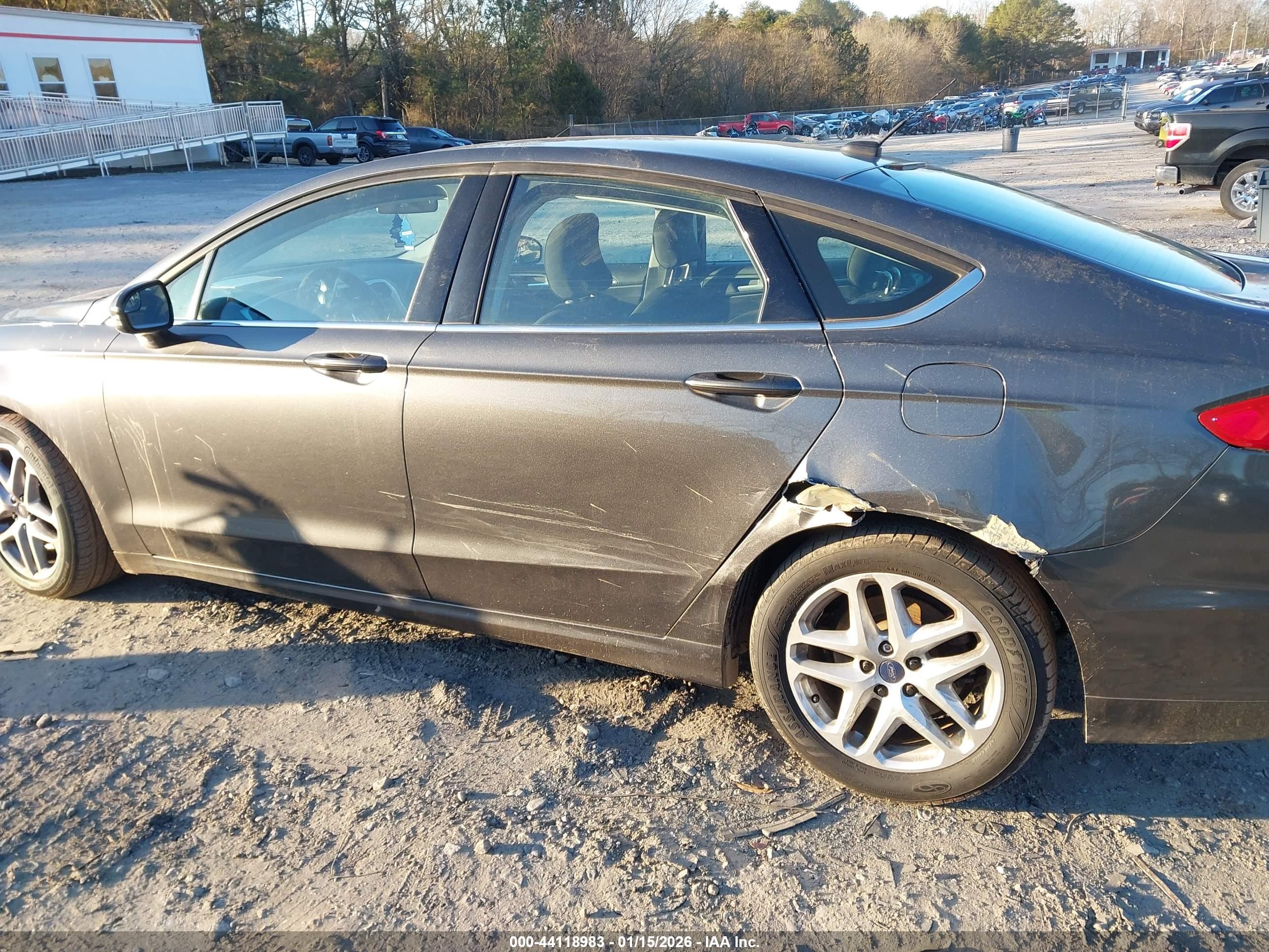 FORD FUSION image 6
