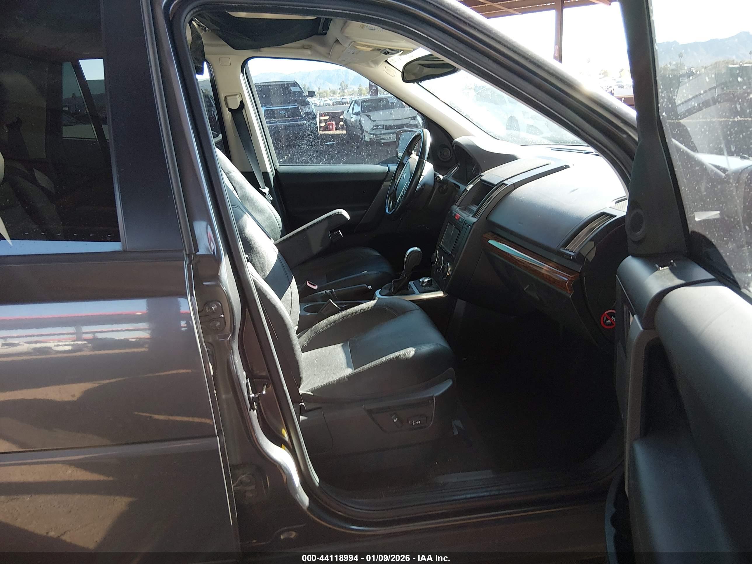 LAND ROVER image 5