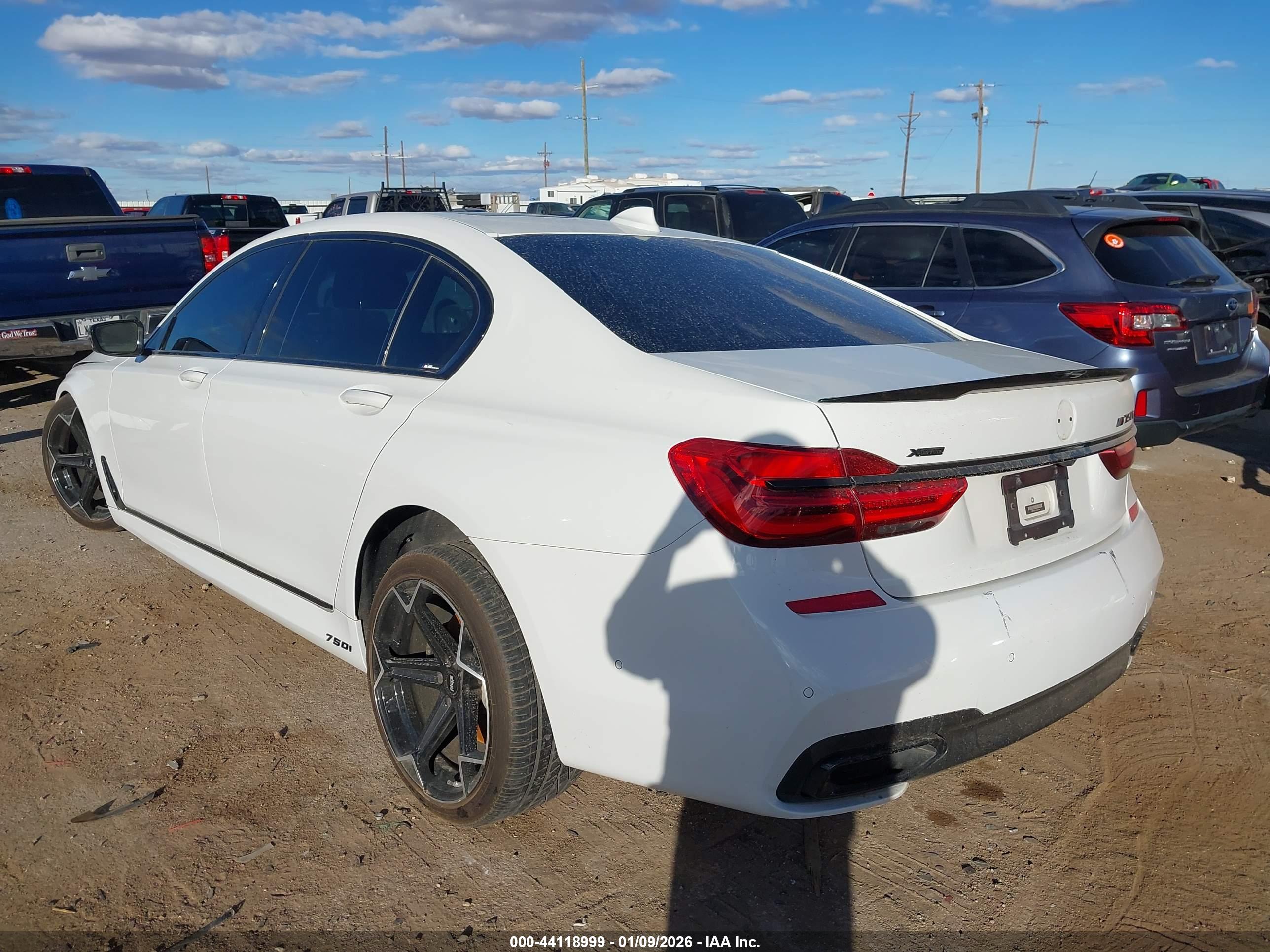 BMW 750I image 3