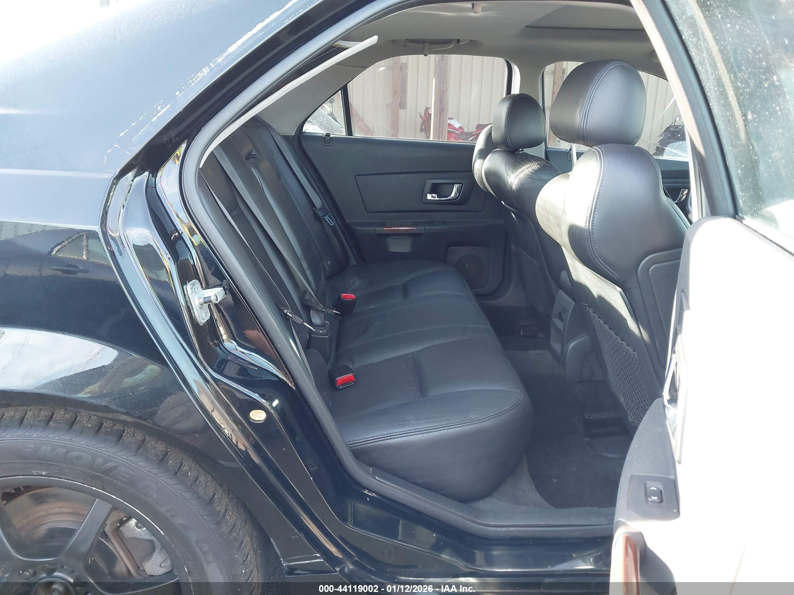 CADILLAC CTS image 8