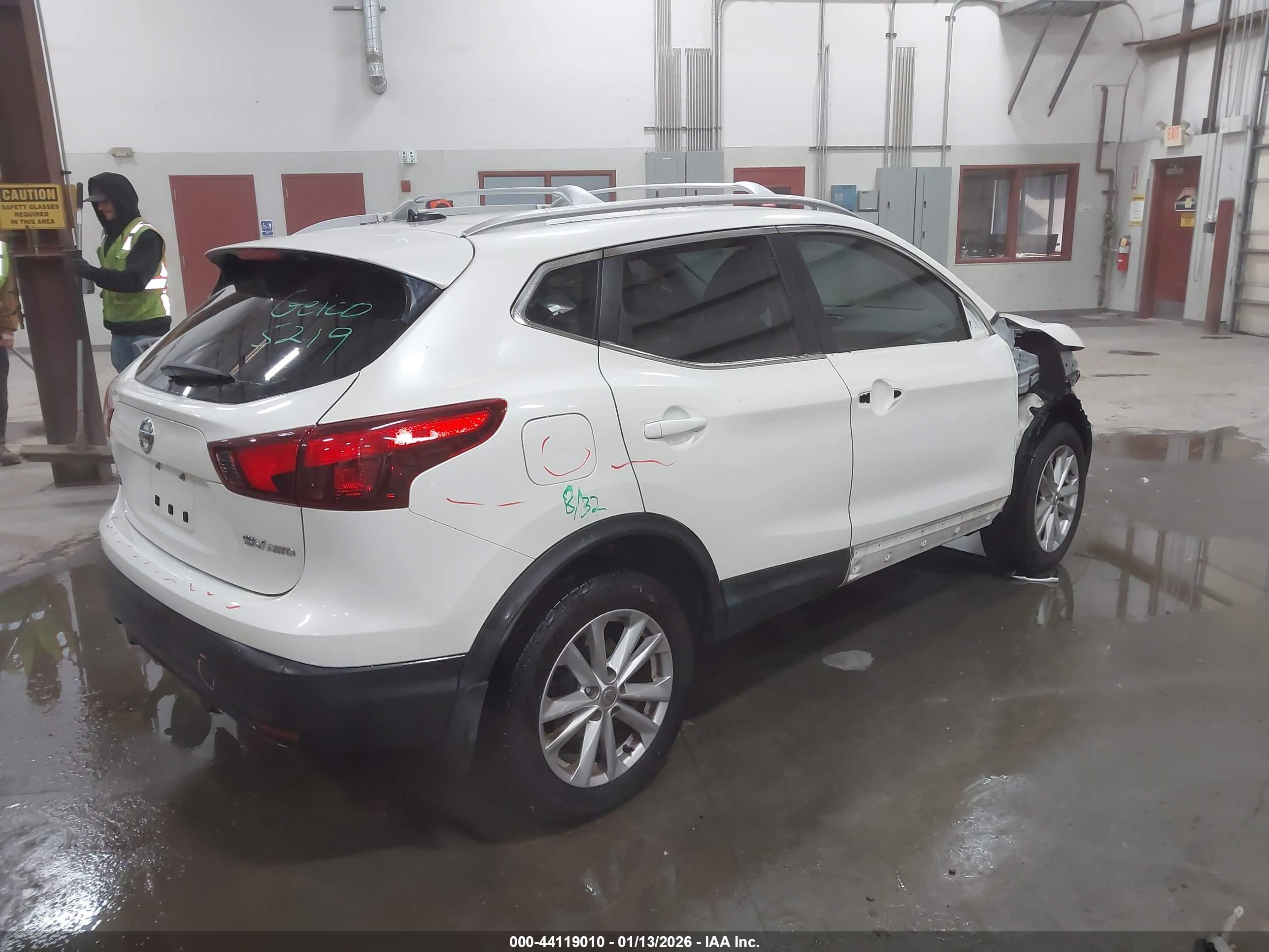 NISSAN ROGUE image 4