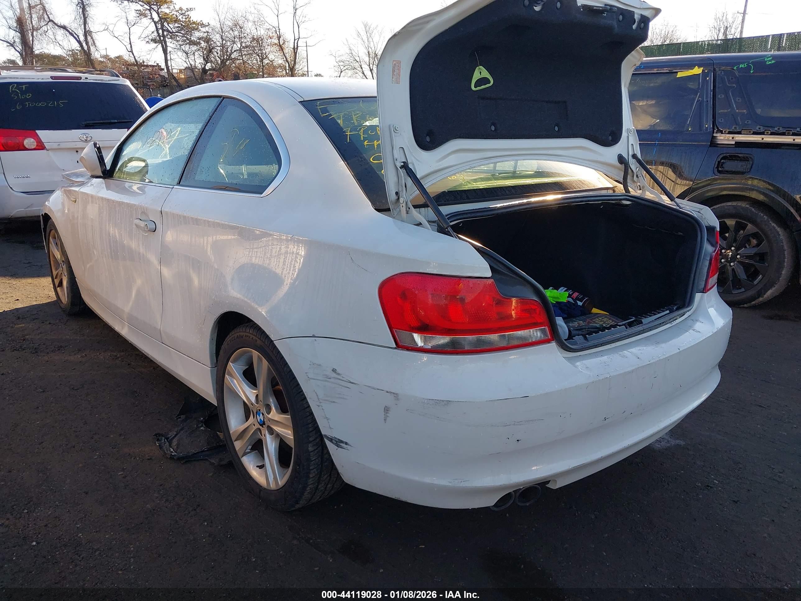 BMW 128I image 3