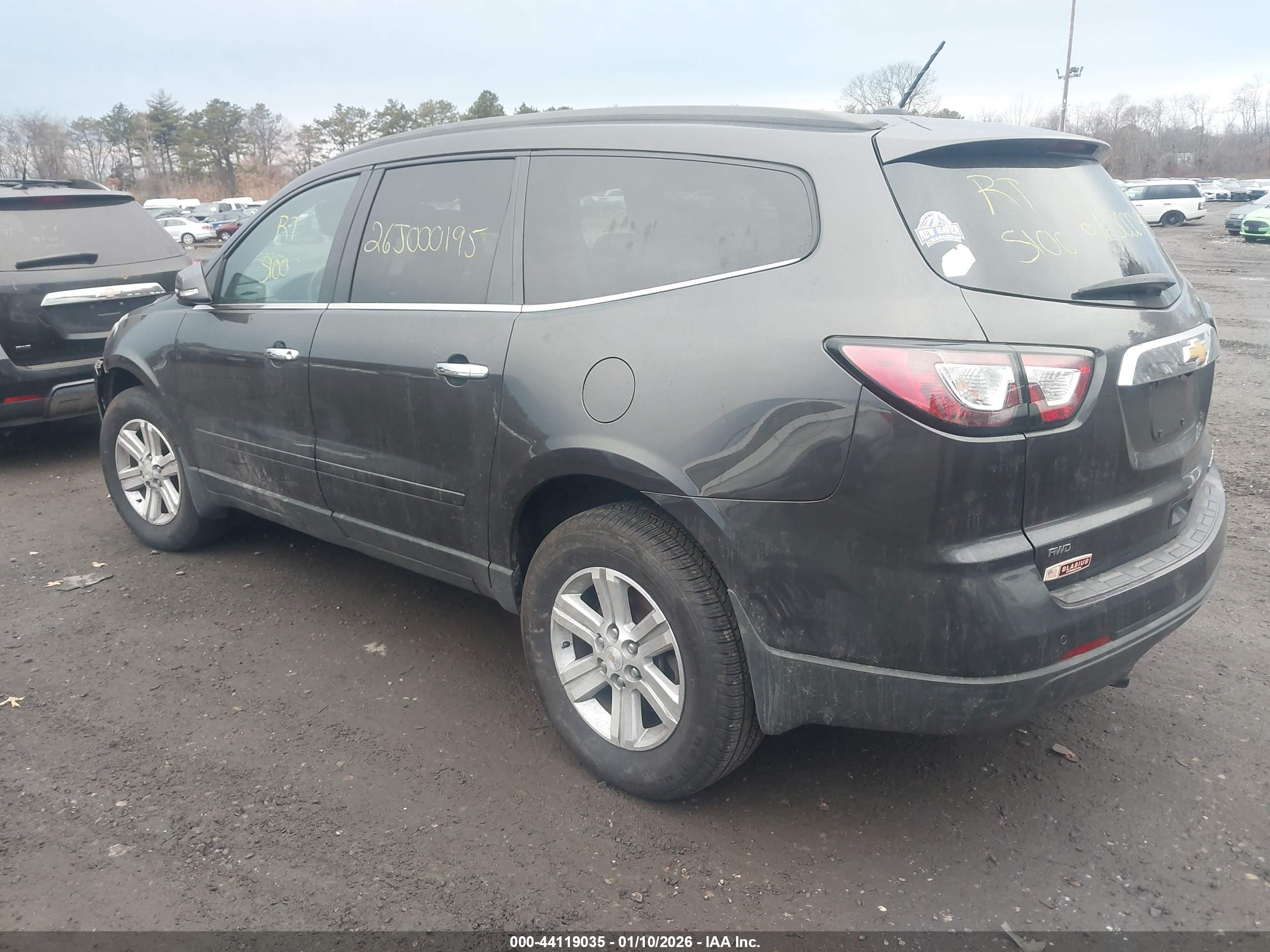 CHEVROLET TRAVERSE image 3