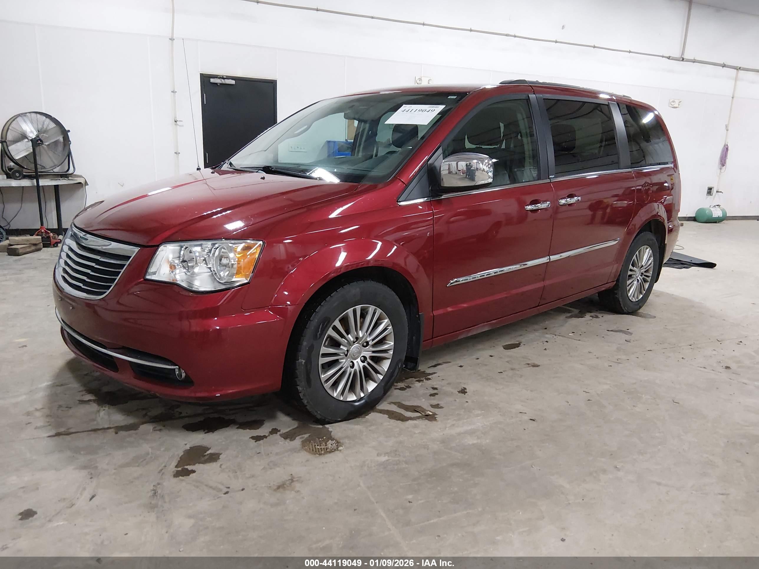 CHRYSLER TOWN image 2