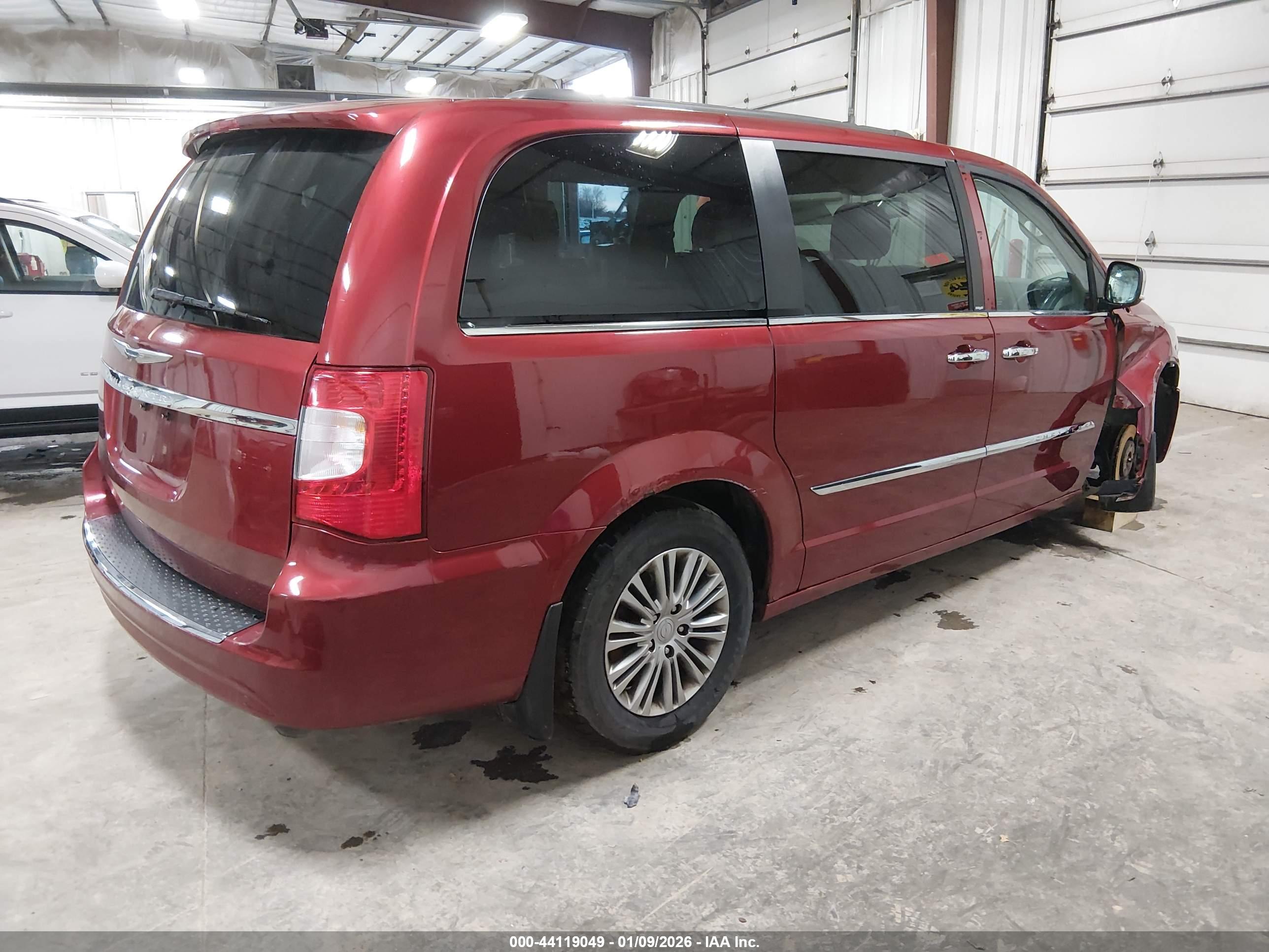 CHRYSLER TOWN image 4