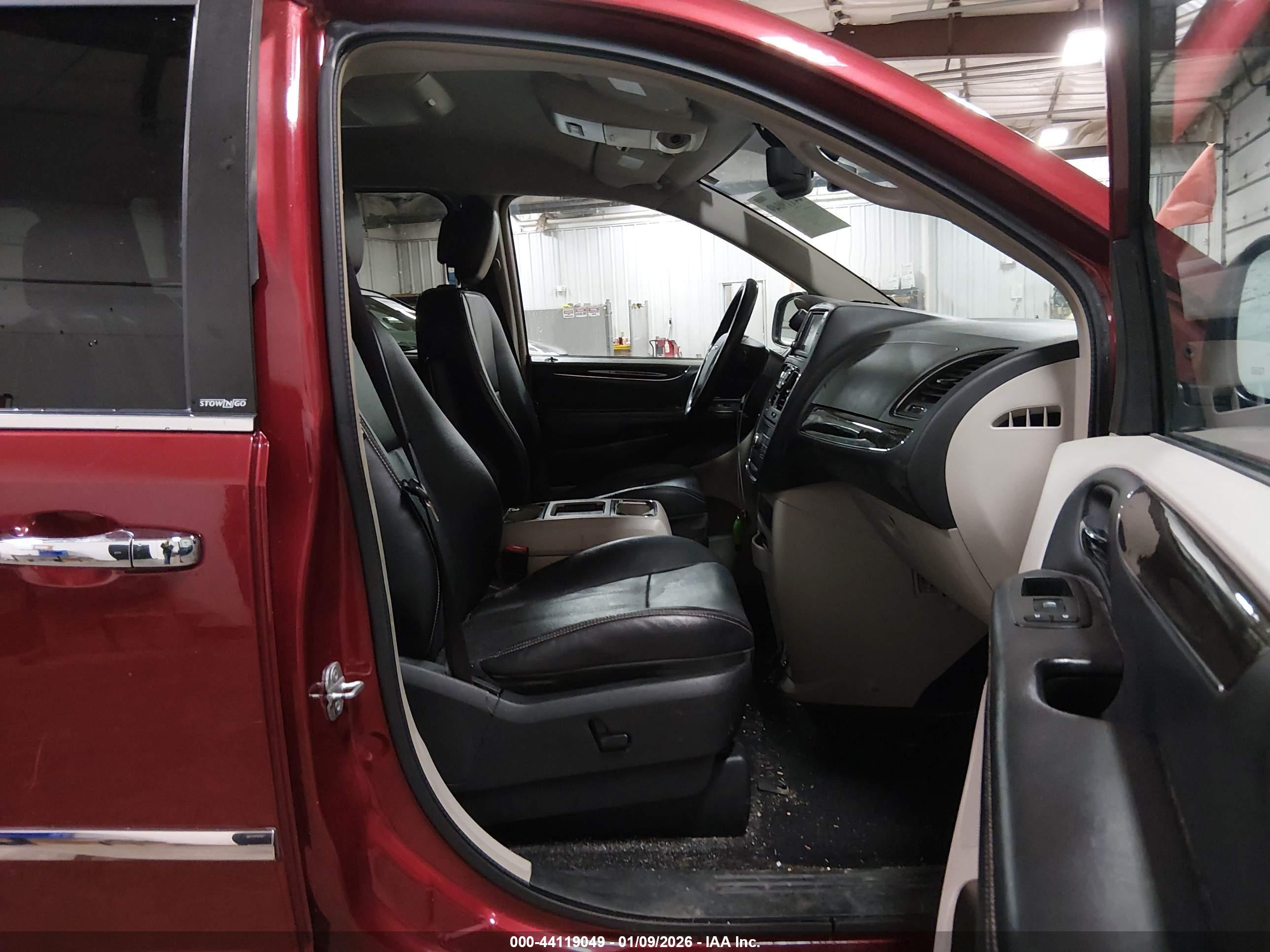 CHRYSLER TOWN image 5