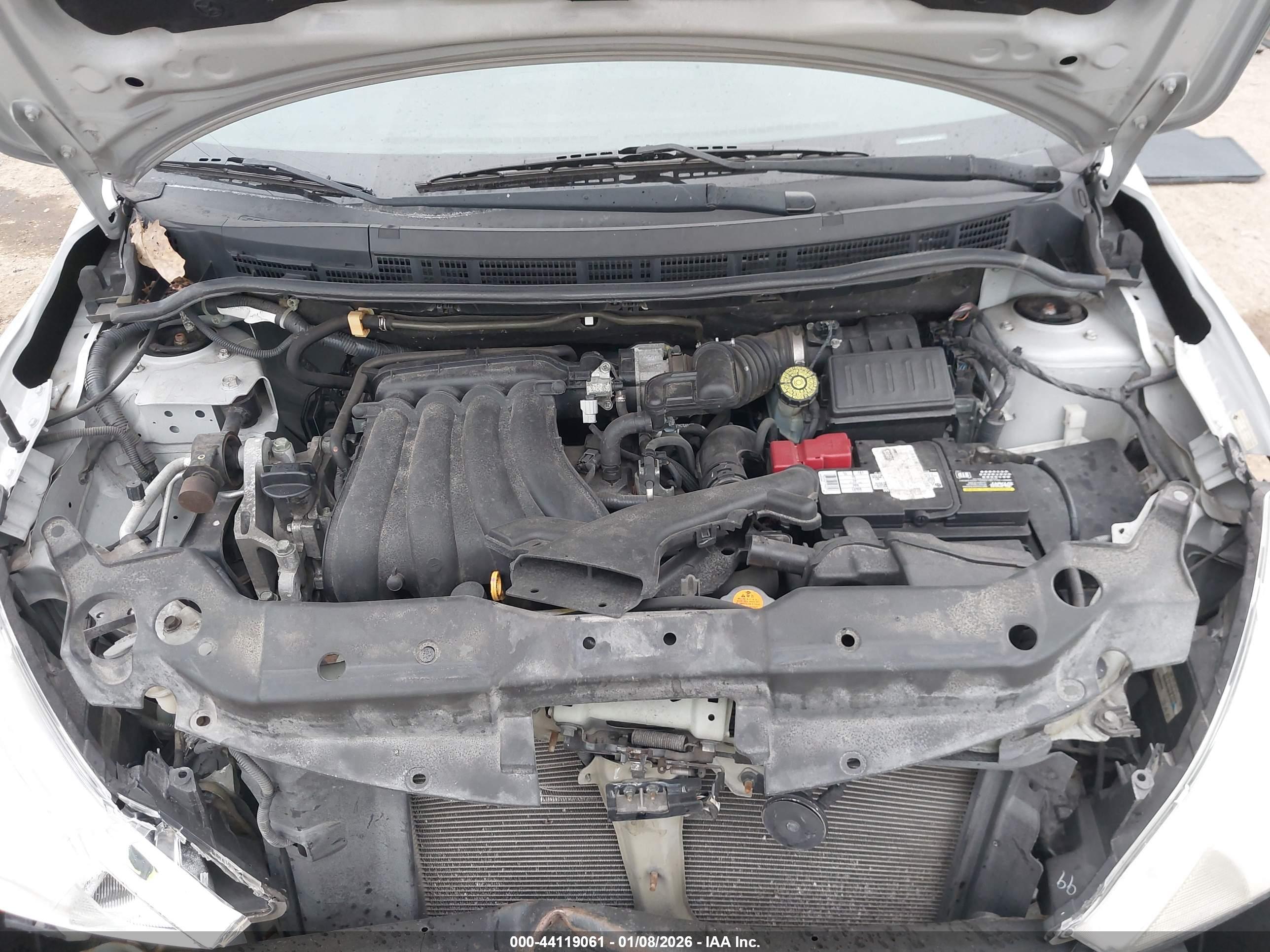 NISSAN VERSA image 10