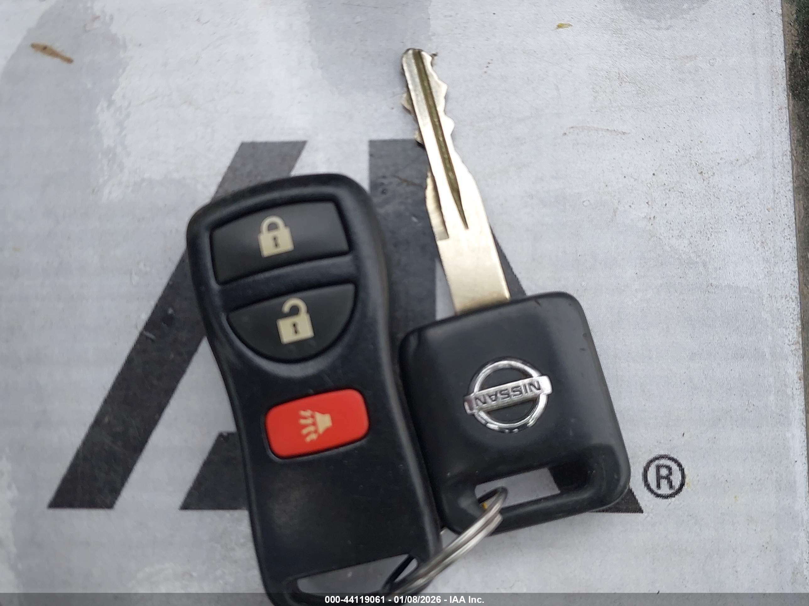 NISSAN VERSA image 11