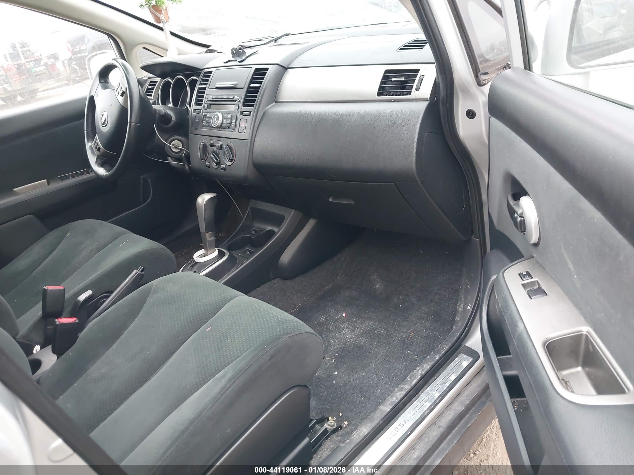 NISSAN VERSA image 5