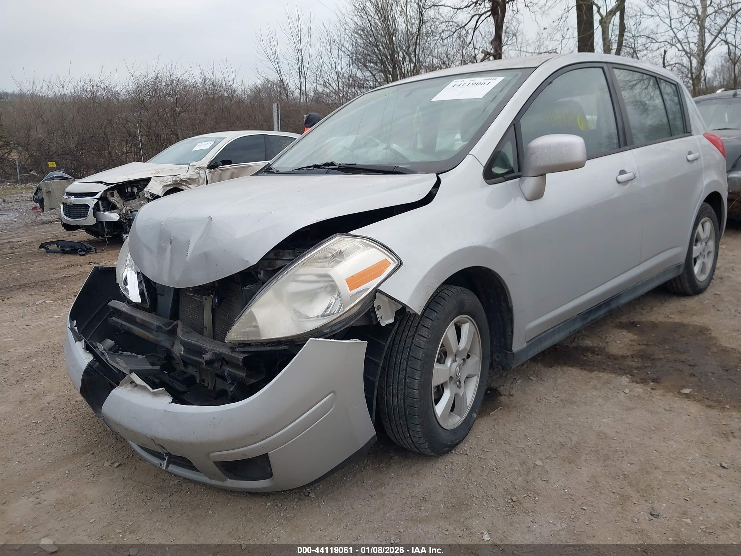 NISSAN VERSA image 6