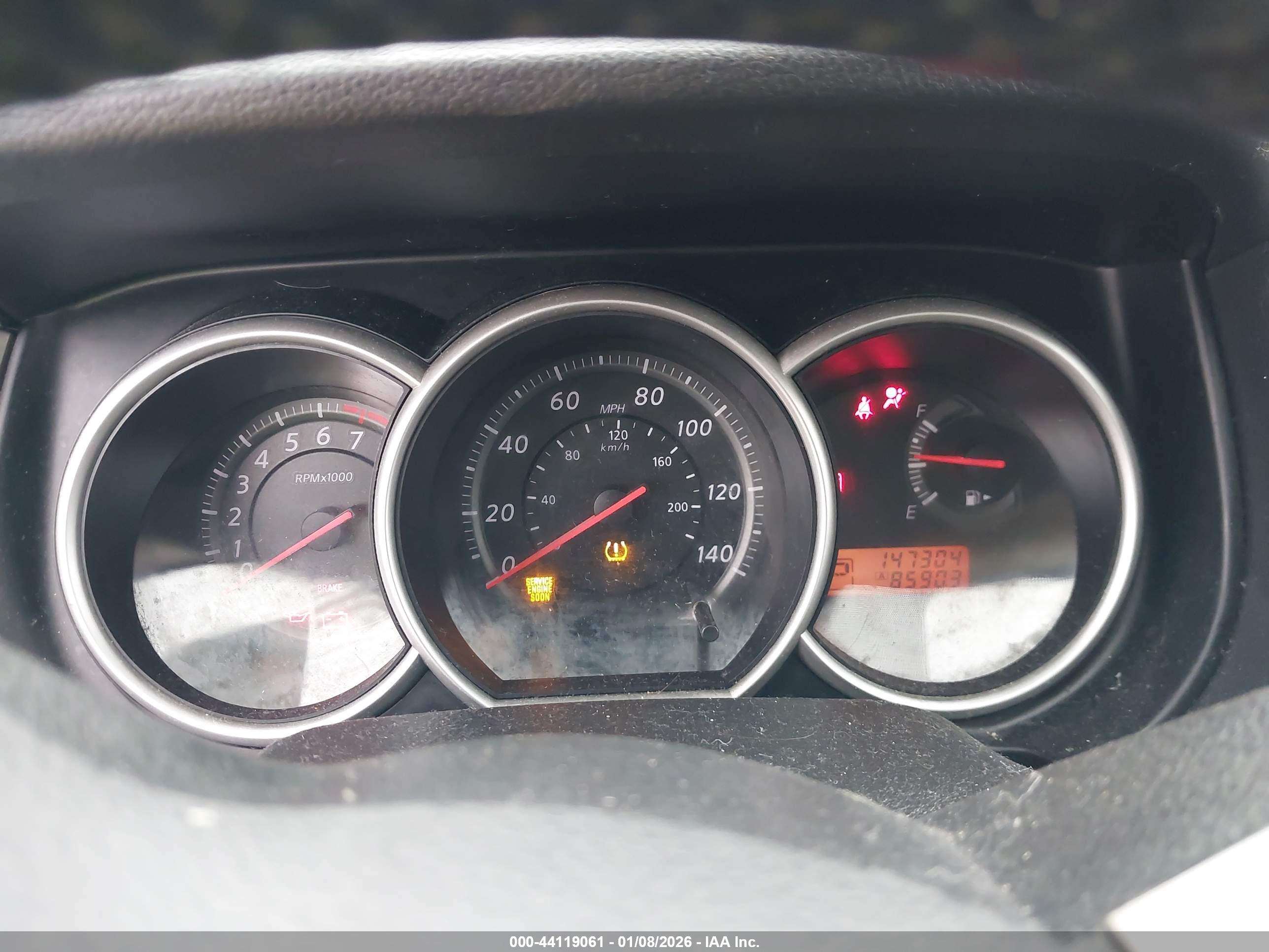 NISSAN VERSA image 7