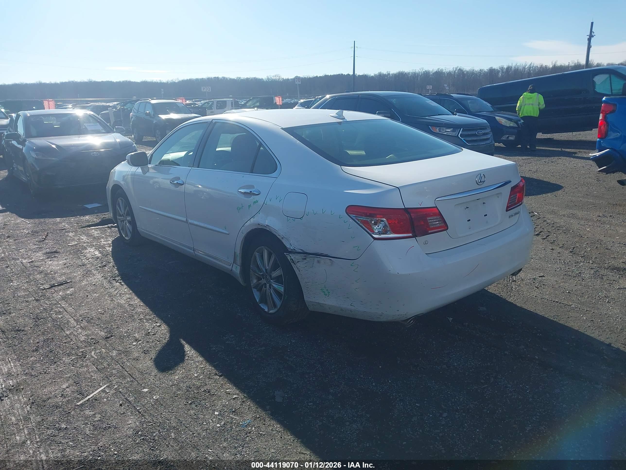 LEXUS ES image 3