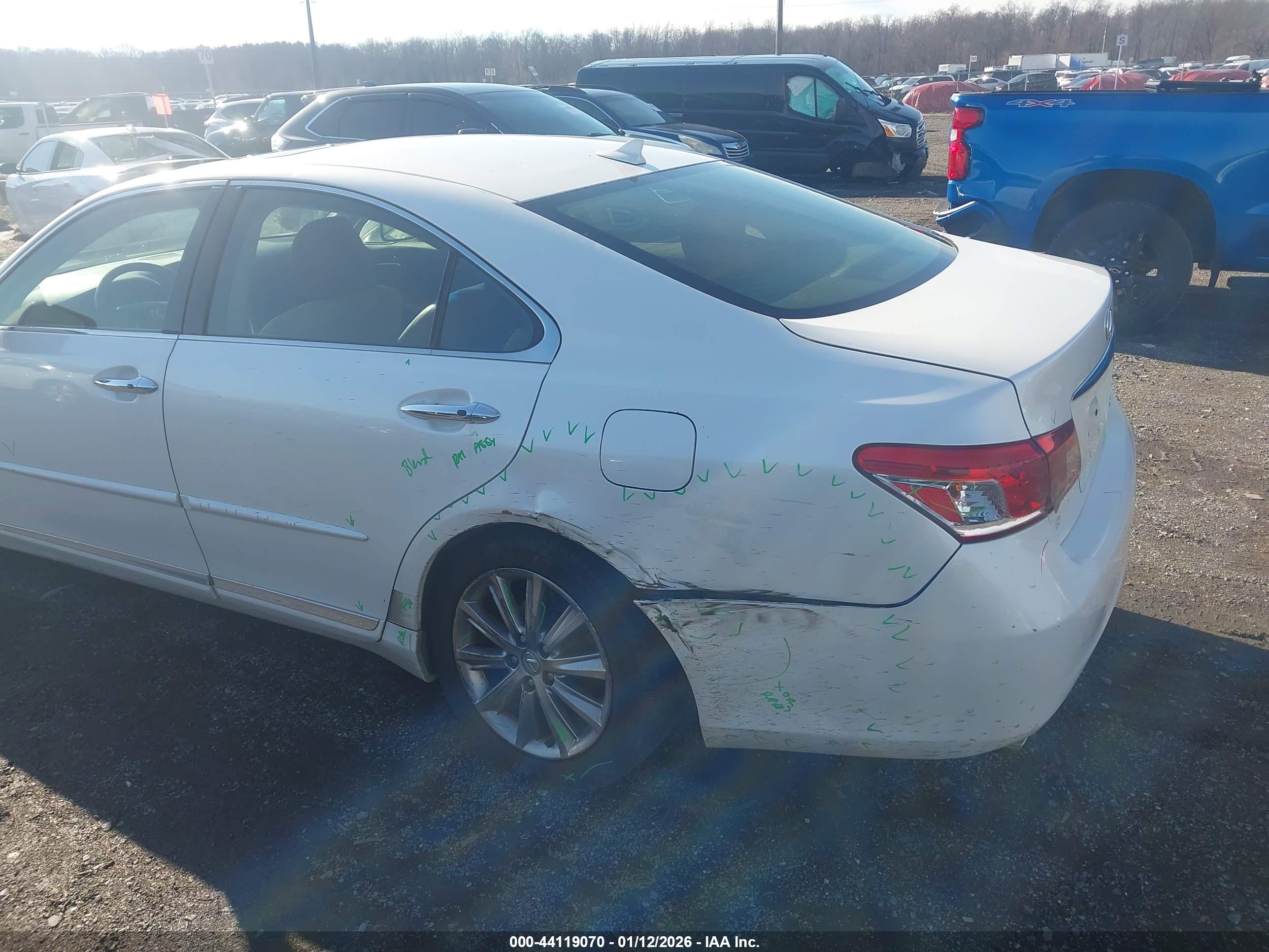 LEXUS ES image 6